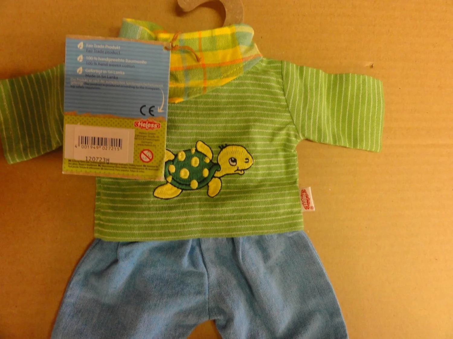 ست لباس پنبه‌ای تجارت منصفانه هلِس مدل 2721 برای عروسک، لباس مکس، 3 تکه شامل شلوار، پیراهن و دستمال گردن زیبا، سایز 35-45 سانتی‌متر