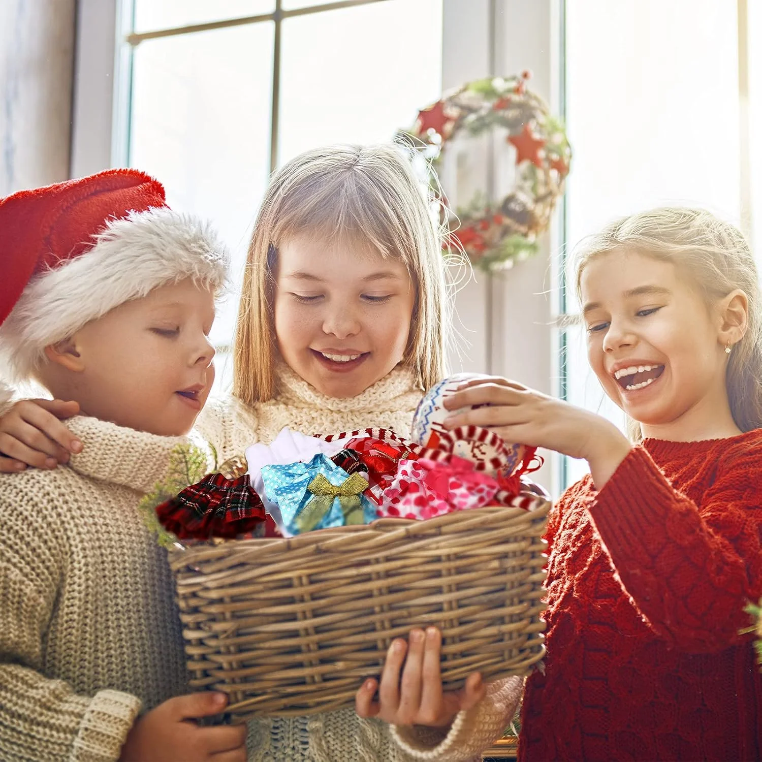 ست 10 تکه لباس بابانوئل برای عروسک های الف کریسمس، شامل جلیقه پشمی، دامن، لباس خواب، کیسه خواب، شال گردن، عینک و جوراب ست 10 تکه لباس بابانوئل برای عروسک های الف کریسمس، شامل جلیقه پشمی، دامن، لباس خواب، کیسه خواب، شال گردن، عینک و جوراب