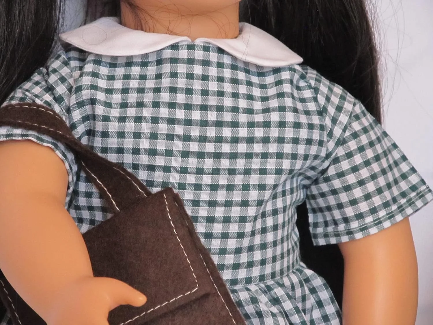 لباس مدرسه ای چهارخانه سبز با ژاکت بافتنی، کیف و کفش مناسب برای عروسک های 18 اینچی مانند Designafriend و Our Generation لباس مدرسه ای چهارخانه سبز با ژاکت بافتنی، کیف و کفش مناسب برای عروسک های 18 اینچی مانند Designafriend و Our Generation