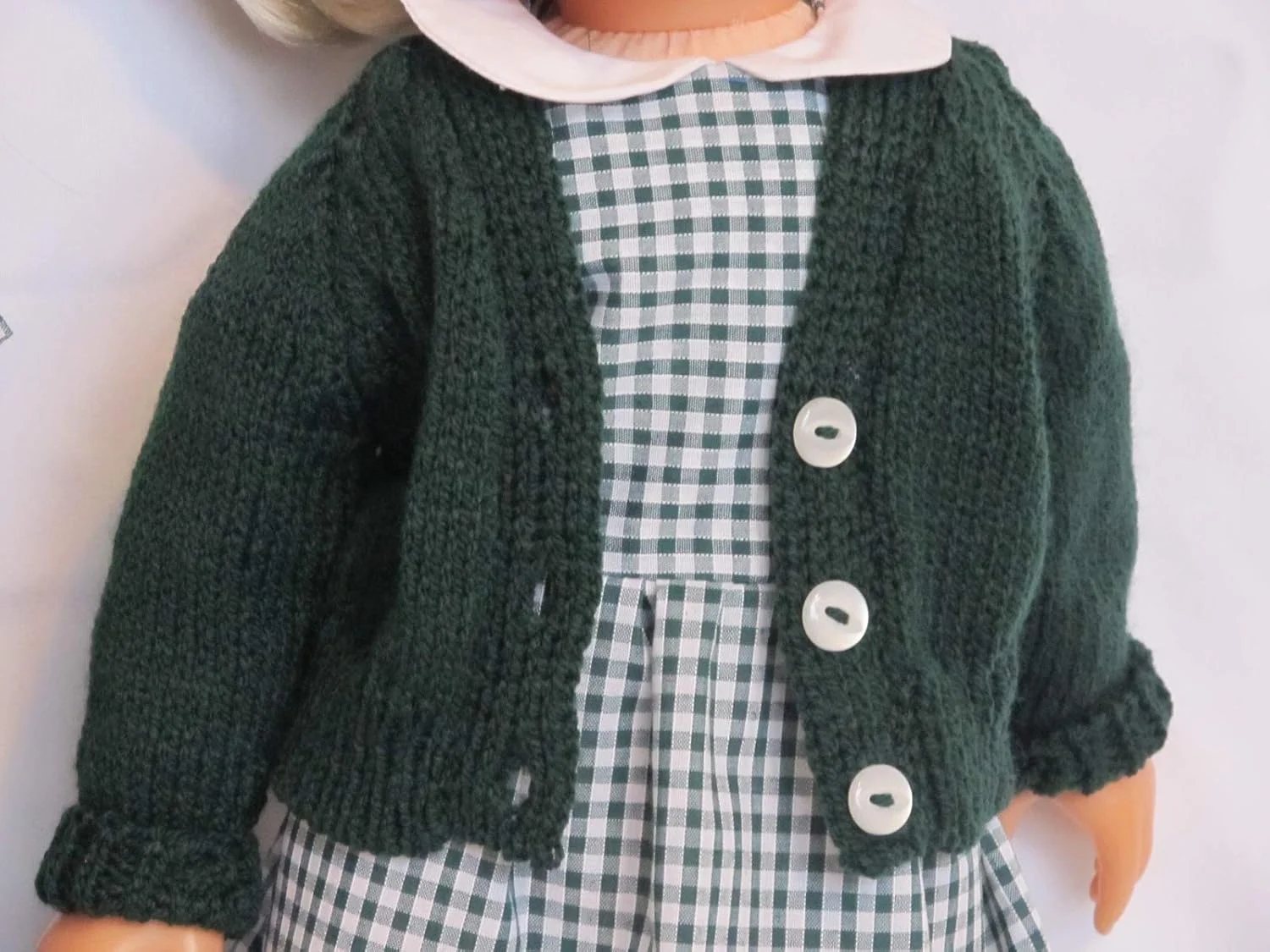 لباس مدرسه ای چهارخانه سبز با ژاکت بافتنی، کیف و کفش مناسب برای عروسک های 18 اینچی مانند Designafriend و Our Generation لباس مدرسه ای چهارخانه سبز با ژاکت بافتنی، کیف و کفش مناسب برای عروسک های 18 اینچی مانند Designafriend و Our Generation