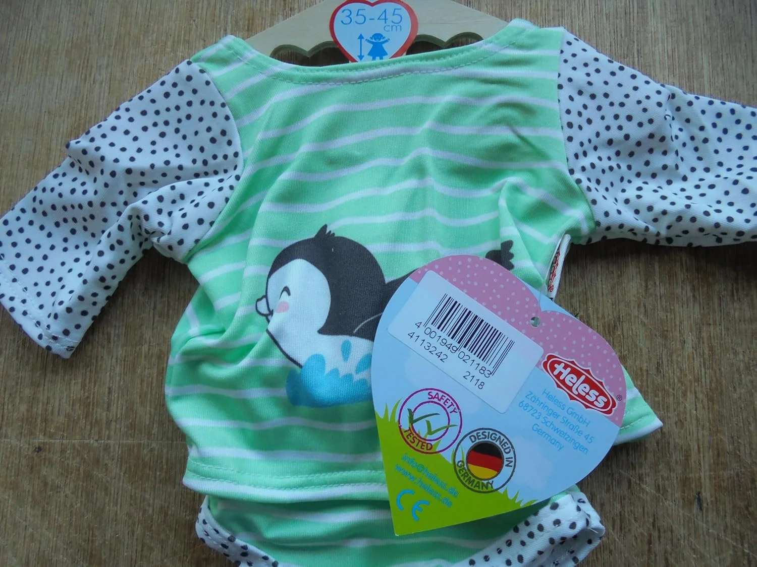 لباس شنای عروسک هلِس مدل 2118 با طرح خال خالی پنگوئنی، 2 تکه شامل بالا تنه و پایین تنه، سایز 35 - 45 سانتی متر لباس شنای عروسک هلِس مدل 2118 با طرح خال خالی پنگوئنی، 2 تکه شامل بالا تنه و پایین تنه، سایز 35 - 45 سانتی متر