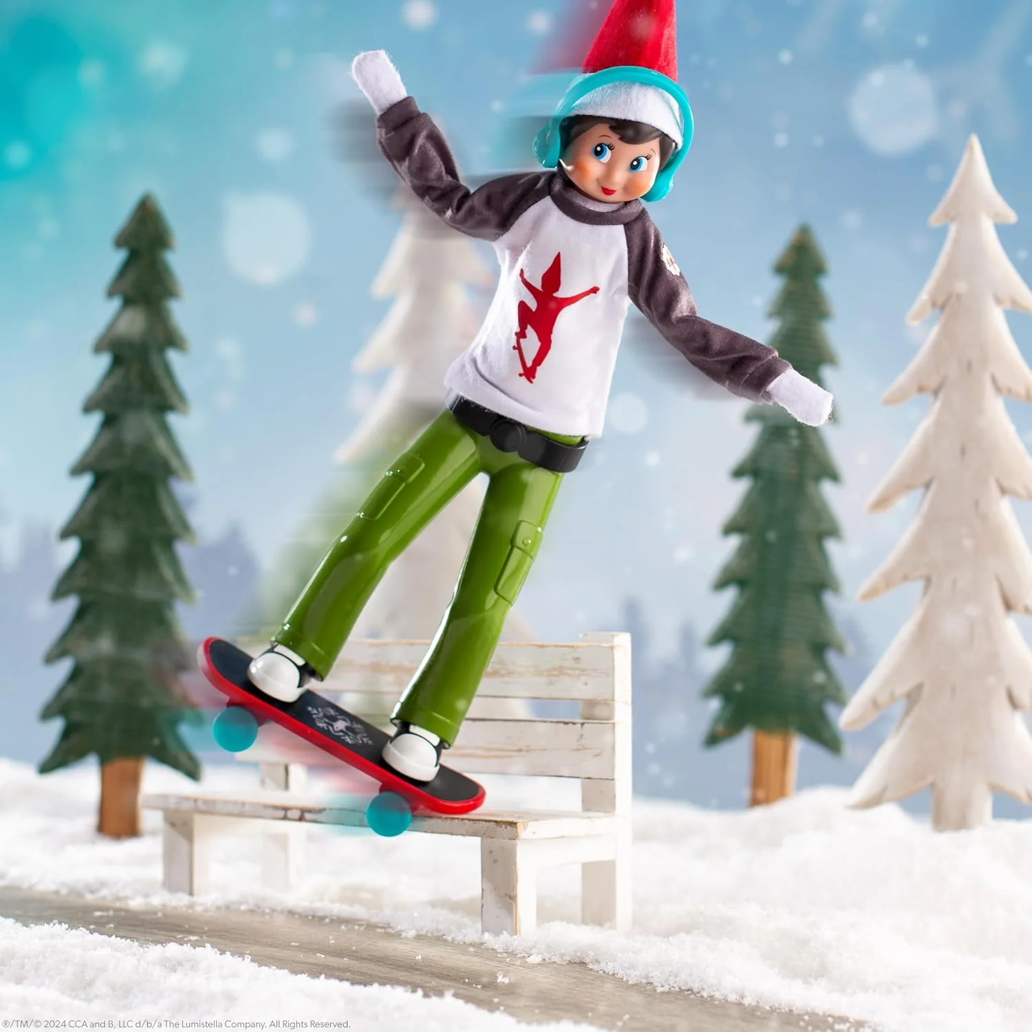 ست لباس ایستاده الف روی قفسه Claus Couture Slopes and Streets: اسکوتر ایستاده Stand-n-Scoot، ست اسکی Snow Play و کیف شادی ست لباس ایستاده الف روی قفسه Claus Couture Slopes and Streets: اسکوتر ایستاده Stand-n-Scoot، ست اسکی Snow Play و کیف شادی