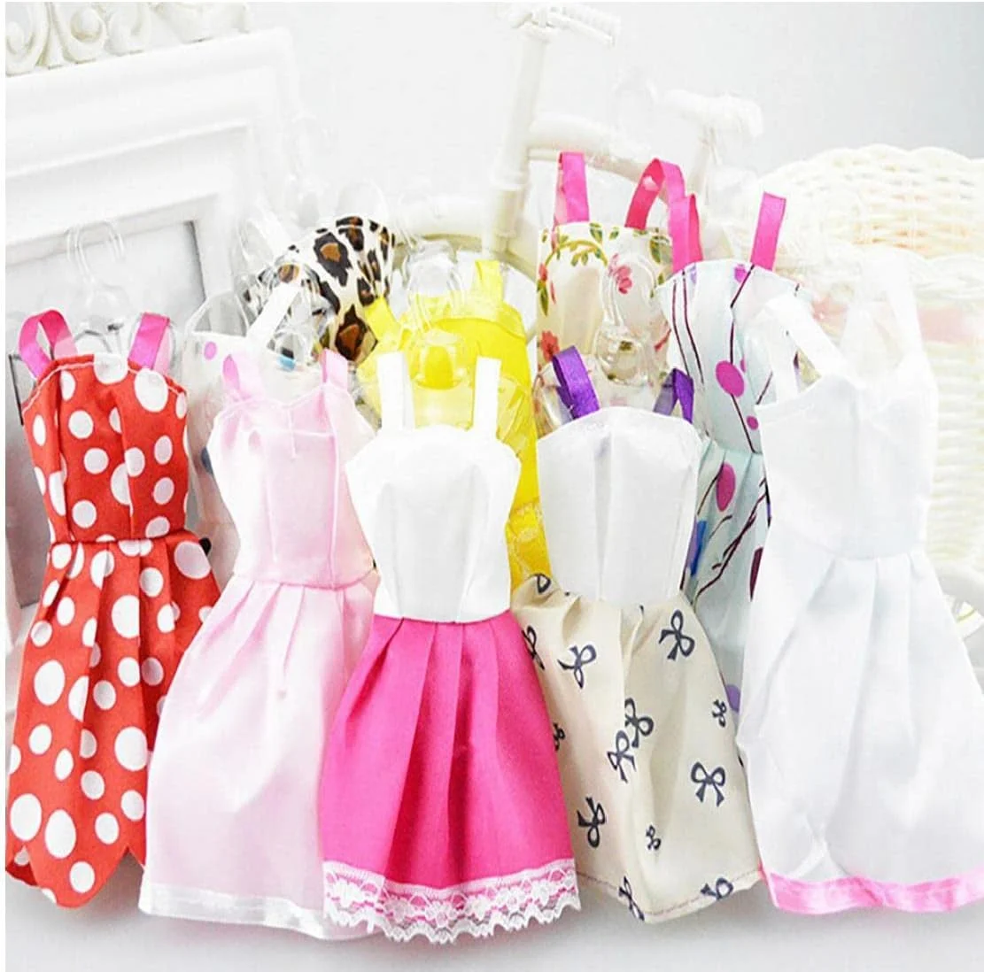 ست لباس عروسک نفیس برای عروسک های دخترانه 11.5 اینچی، عروسک بازی با لباس های بند دار و مینی دامن، 10 عدد در هر ست (تصادفی)، اسباب بازی عروسک