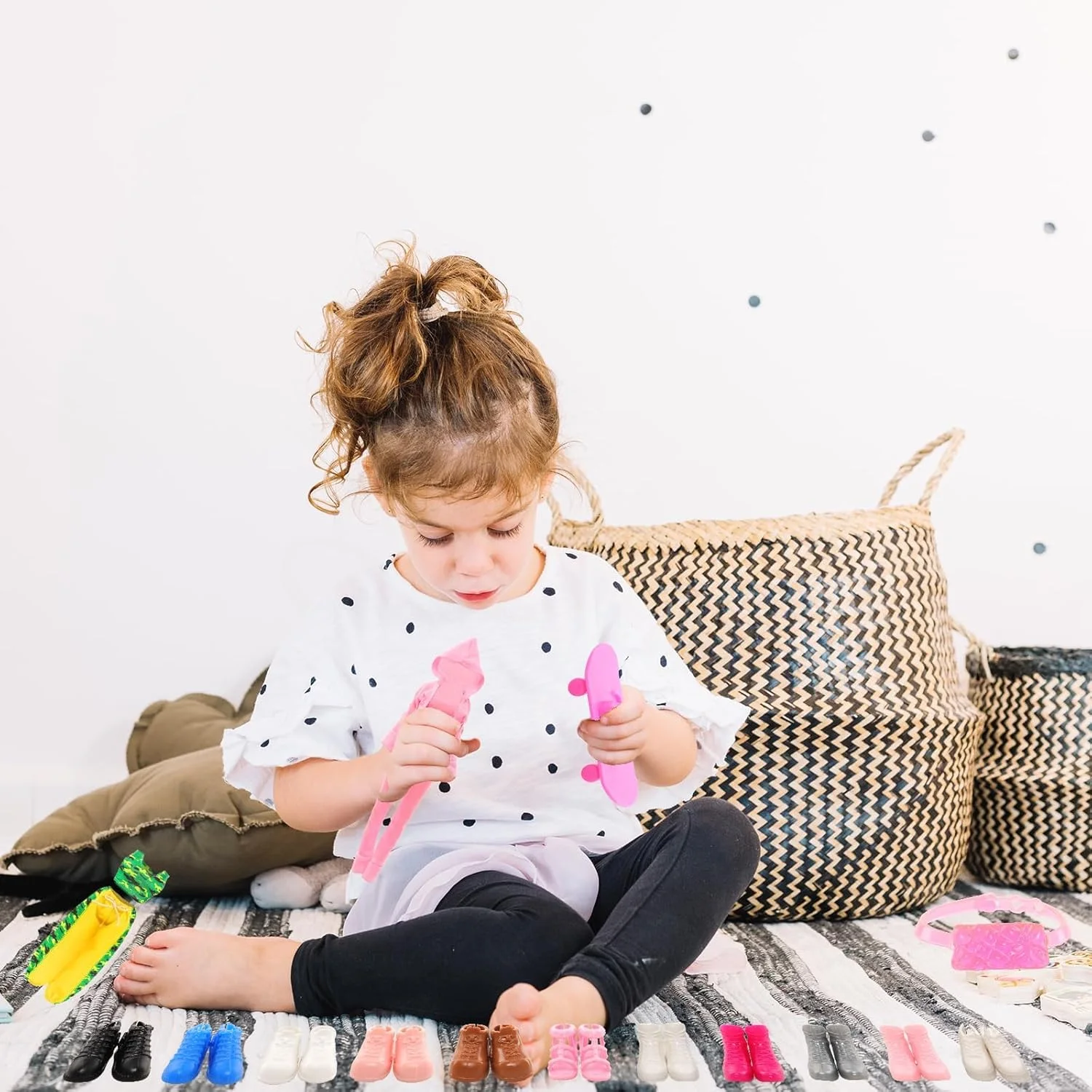 ENOCHT ست لباس و لوازم جانبی 16 تکه ای عروسک شامل تاپ، شلوار، کلاه آفتابی، اسکوتر جیبی، عینک آفتابی، هدست و 5 جفت کفش برای عروسک های دخترانه 11.5 اینچی ENOCHT ست لباس و لوازم جانبی 16 تکه ای عروسک شامل تاپ، شلوار، کلاه آفتابی، اسکوتر جیبی، عینک آفتابی، هدست و 5 جفت کفش برای عروسک های دخترانه 11.5 اینچی