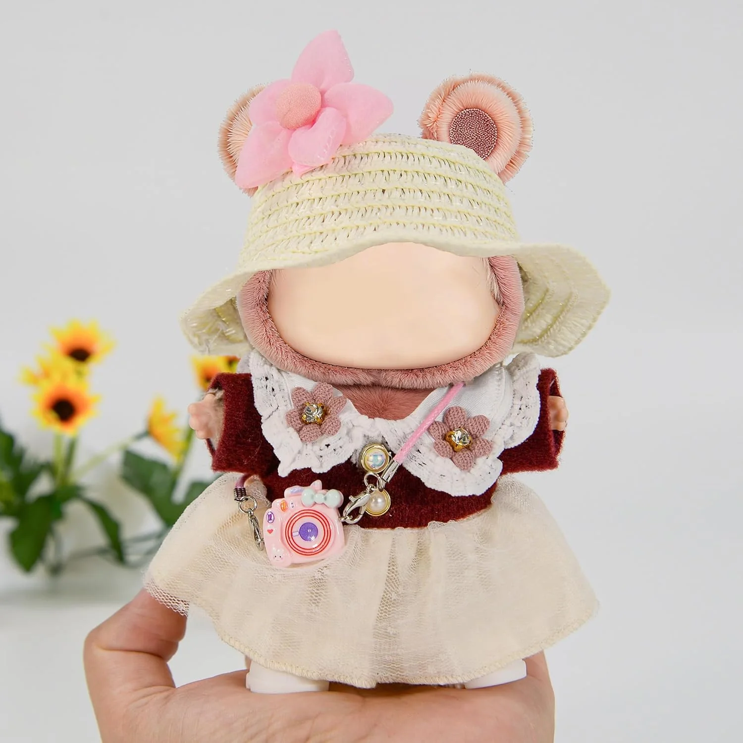 ست لباس و لوازم جانبی شیک عروسک آیبایدا 17 سانتیمتری شامل: کلاه حصیری، لباس، گیره موی گل، کفش و کیف (عروسک و عینک شامل نمیشود) ست لباس و لوازم جانبی شیک عروسک آیبایدا 17 سانتیمتری شامل: کلاه حصیری، لباس، گیره موی گل، کفش و کیف (عروسک و عینک شامل نمیشود)