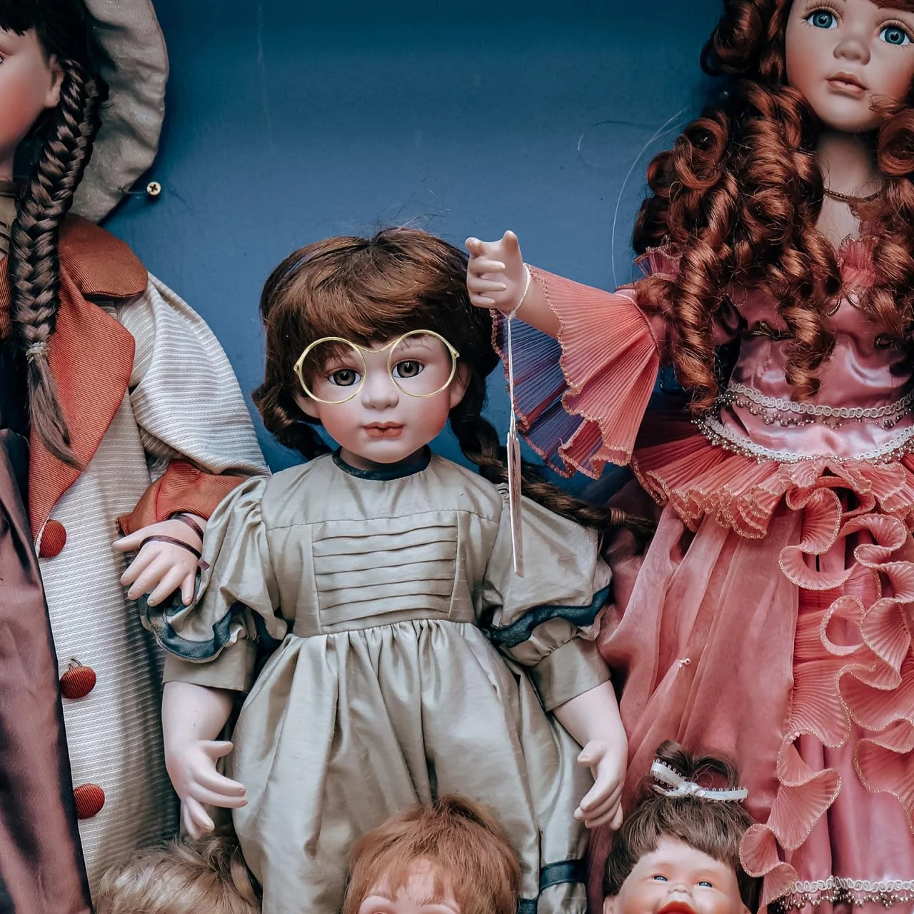 توتوریتی 10 عدد عینک مینیاتوری عروسک با قاب سیمی، عینک آفتابی مینیاتوری برای عروسک ها، لوازم جانبی عروسک برای کاردستی و لباس پوشیدن برای نوم ها و عروسک ها توتوریتی 10 عدد عینک مینیاتوری عروسک با قاب سیمی، عینک آفتابی مینیاتوری برای عروسک ها، لوازم جانبی عروسک برای کاردستی و لباس پوشیدن برای نوم ها و عروسک ها