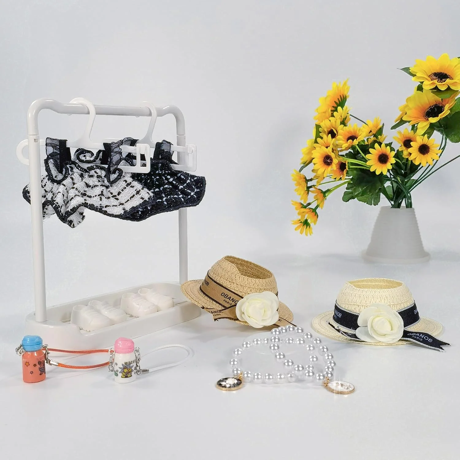 مجموعه 2 عددی لباس و لوازم جانبی شیک برای عروسک های 17 سانتی متری شامل: 2 کلاه، 2 لباس، 2 جفت کفش، 2 کیف و 2 گردنبند (عروسک شامل نمی شود) (012) مجموعه 2 عددی لباس و لوازم جانبی شیک برای عروسک های 17 سانتی متری شامل: 2 کلاه، 2 لباس، 2 جفت کفش، 2 کیف و 2 گردنبند (عروسک شامل نمی شود) (012)