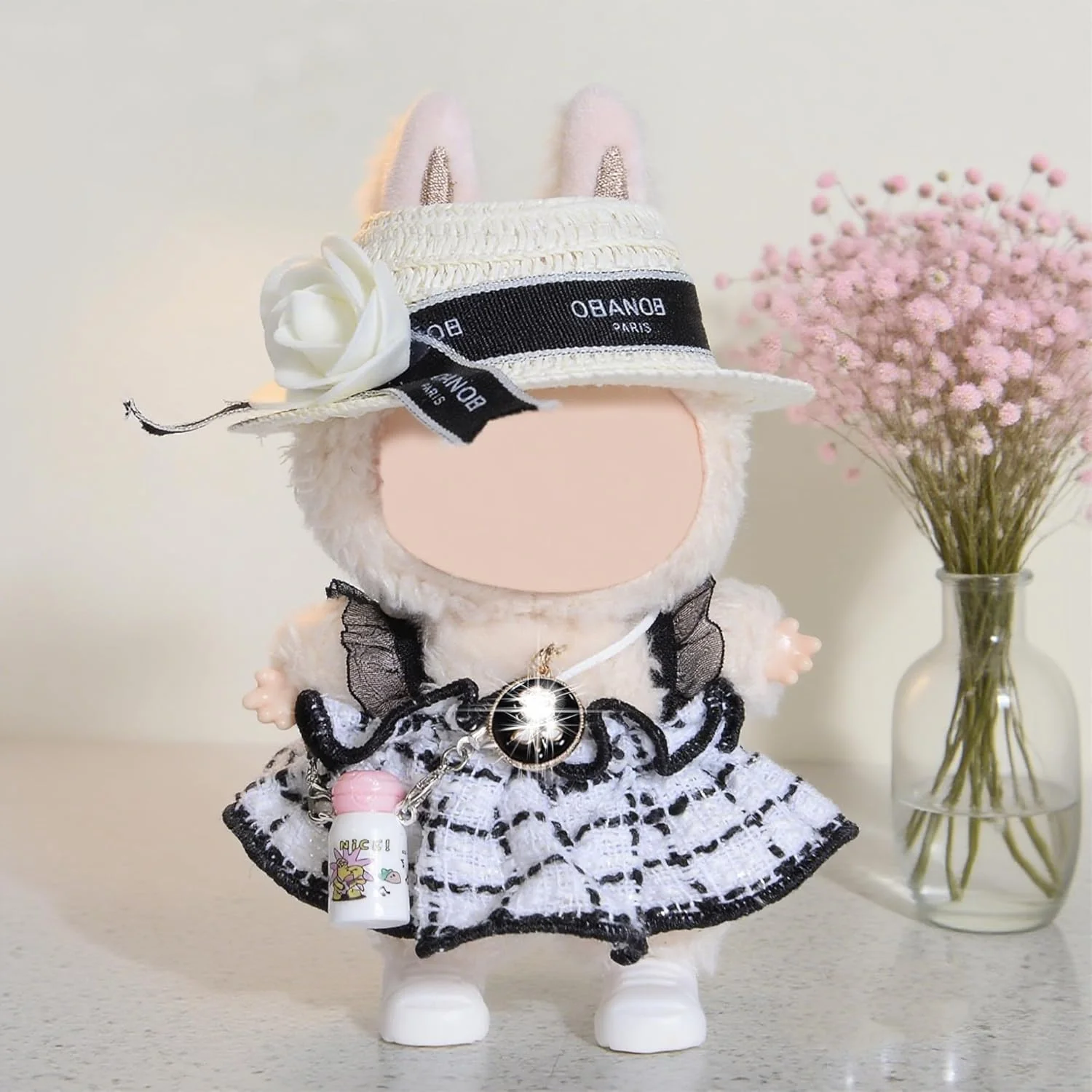 مجموعه 2 عددی لباس و لوازم جانبی شیک برای عروسک های 17 سانتی متری شامل: 2 کلاه، 2 لباس، 2 جفت کفش، 2 کیف و 2 گردنبند (عروسک شامل نمی شود) (012) مجموعه 2 عددی لباس و لوازم جانبی شیک برای عروسک های 17 سانتی متری شامل: 2 کلاه، 2 لباس، 2 جفت کفش، 2 کیف و 2 گردنبند (عروسک شامل نمی شود) (012)