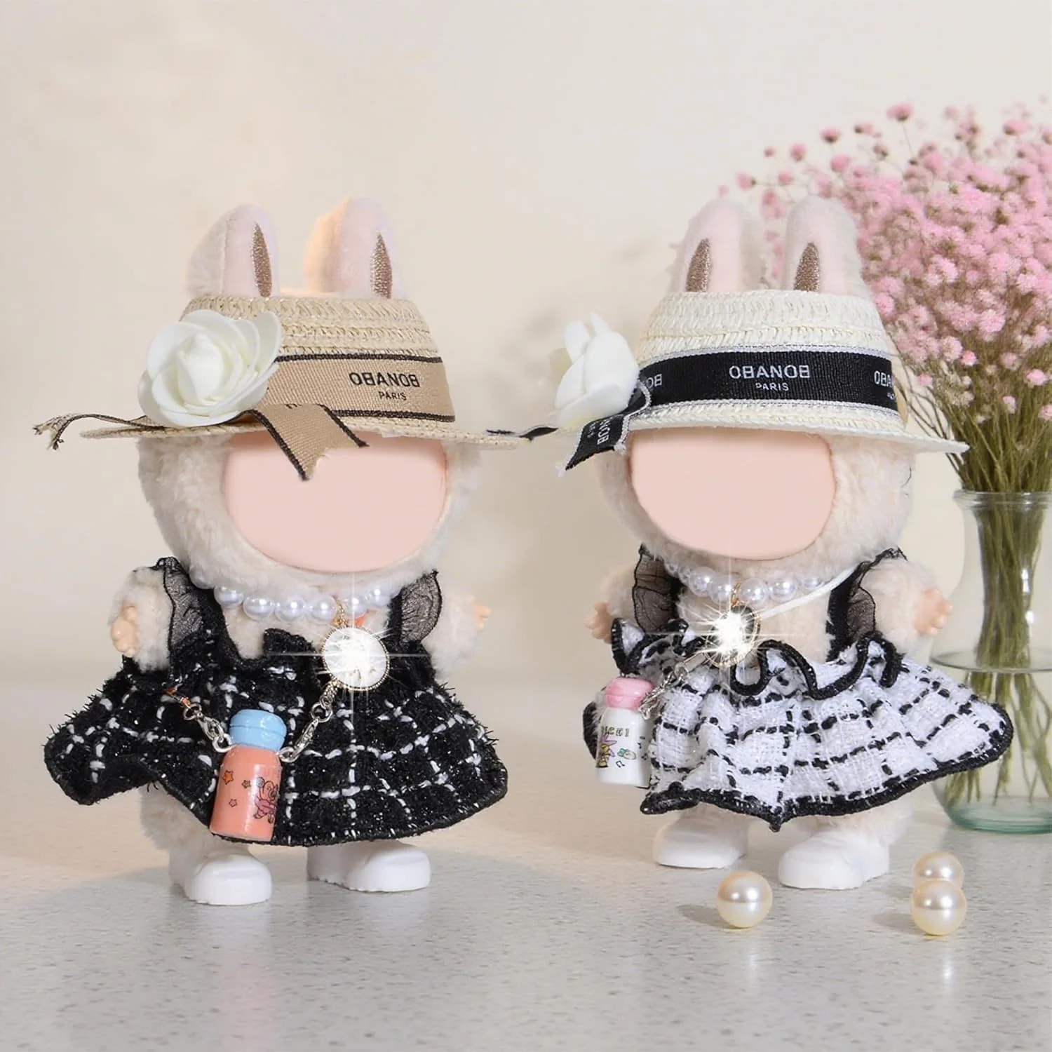 مجموعه 2 عددی لباس و لوازم جانبی شیک برای عروسک های 17 سانتی متری شامل: 2 کلاه، 2 لباس، 2 جفت کفش، 2 کیف و 2 گردنبند (عروسک شامل نمی شود) (012) مجموعه 2 عددی لباس و لوازم جانبی شیک برای عروسک های 17 سانتی متری شامل: 2 کلاه، 2 لباس، 2 جفت کفش، 2 کیف و 2 گردنبند (عروسک شامل نمی شود) (012)