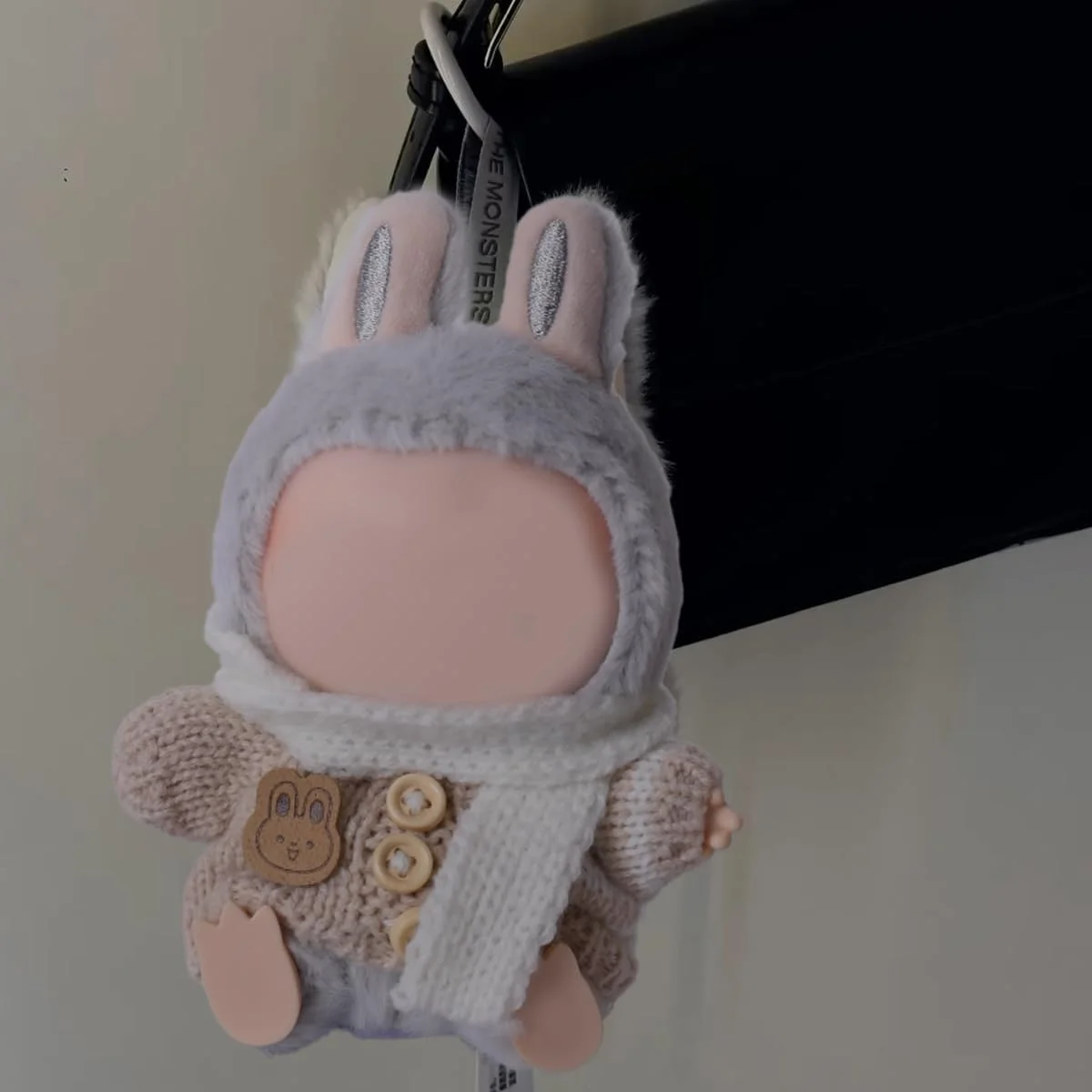 لباس عروسک 17 سانتی متری: 2 عدد ژاکت، 2 عدد ست سرهمی، لباس های قابل تعویض با عینک و لوازم جانبی شال گردن لباس عروسک 17 سانتی متری: 2 عدد ژاکت، 2 عدد ست سرهمی، لباس های قابل تعویض با عینک و لوازم جانبی شال گردن