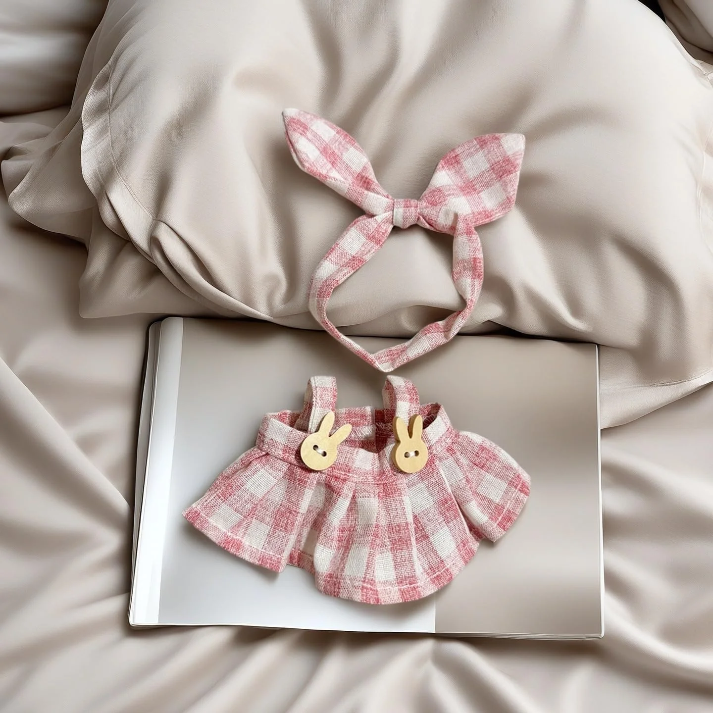 لباس عروسک، لباس های جذاب برای عروسک 17 سانتی متری، شامل 1 شلوار پیش بندی + 2 دامن پیش بندی، 3 ست تعویضی (بدون عروسک) لباس عروسک، لباس های جذاب برای عروسک 17 سانتی متری، شامل 1 شلوار پیش بندی + 2 دامن پیش بندی، 3 ست تعویضی (بدون عروسک)