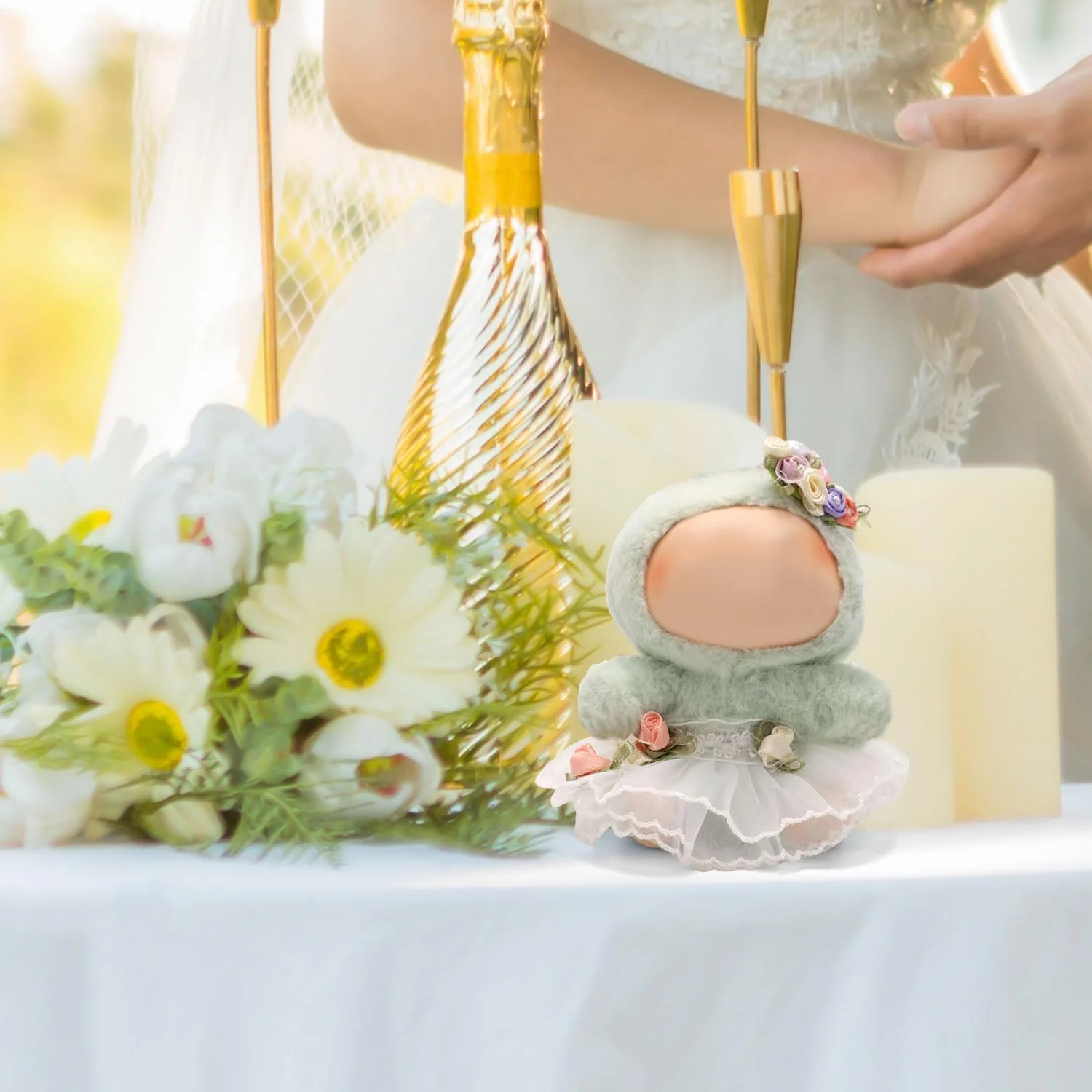 ست لباس عروس عروسکی شیک برای عروسک های پولیشی نشسته 15 سانتی متری و ایستاده 17 سانتی متری، شامل لباس سفید و گیره موی گل، سازگار با عروسک های پولیشی لابوبو ست لباس عروس عروسکی شیک برای عروسک های پولیشی نشسته 15 سانتی متری و ایستاده 17 سانتی متری، شامل لباس سفید و گیره موی گل، سازگار با عروسک های پولیشی لابوبو