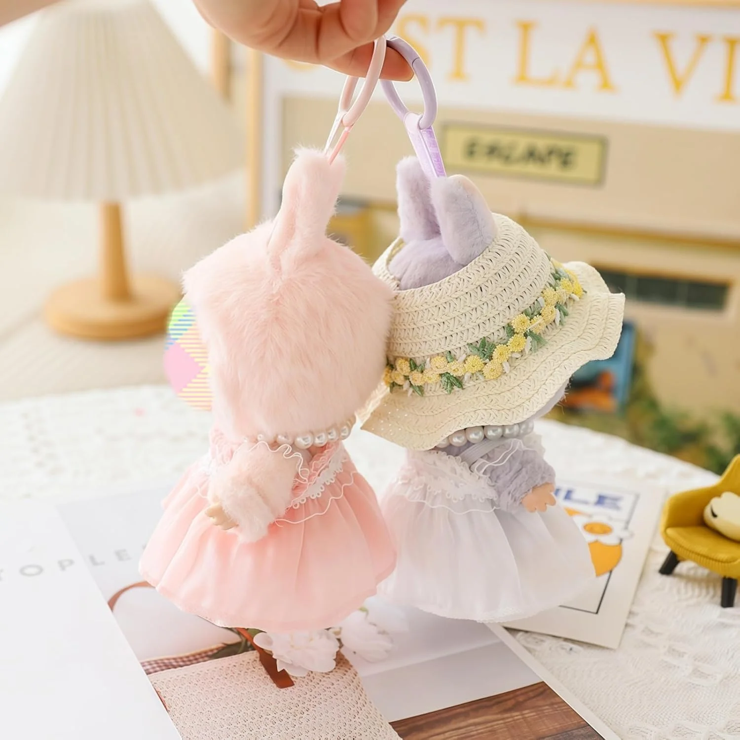 ست لباس عروسک 5 تکه برای عروسک های 15 و 17 سانتی متری، لباس توری رمانتیک با کلاه، دامن و کفش، لوازم جانبی جایگزین ست لباس عروسک صورتی (بدون عروسک) ست لباس عروسک 5 تکه برای عروسک های 15 و 17 سانتی متری، لباس توری رمانتیک با کلاه، دامن و کفش، لوازم جانبی جایگزین ست لباس عروسک صورتی (بدون عروسک)