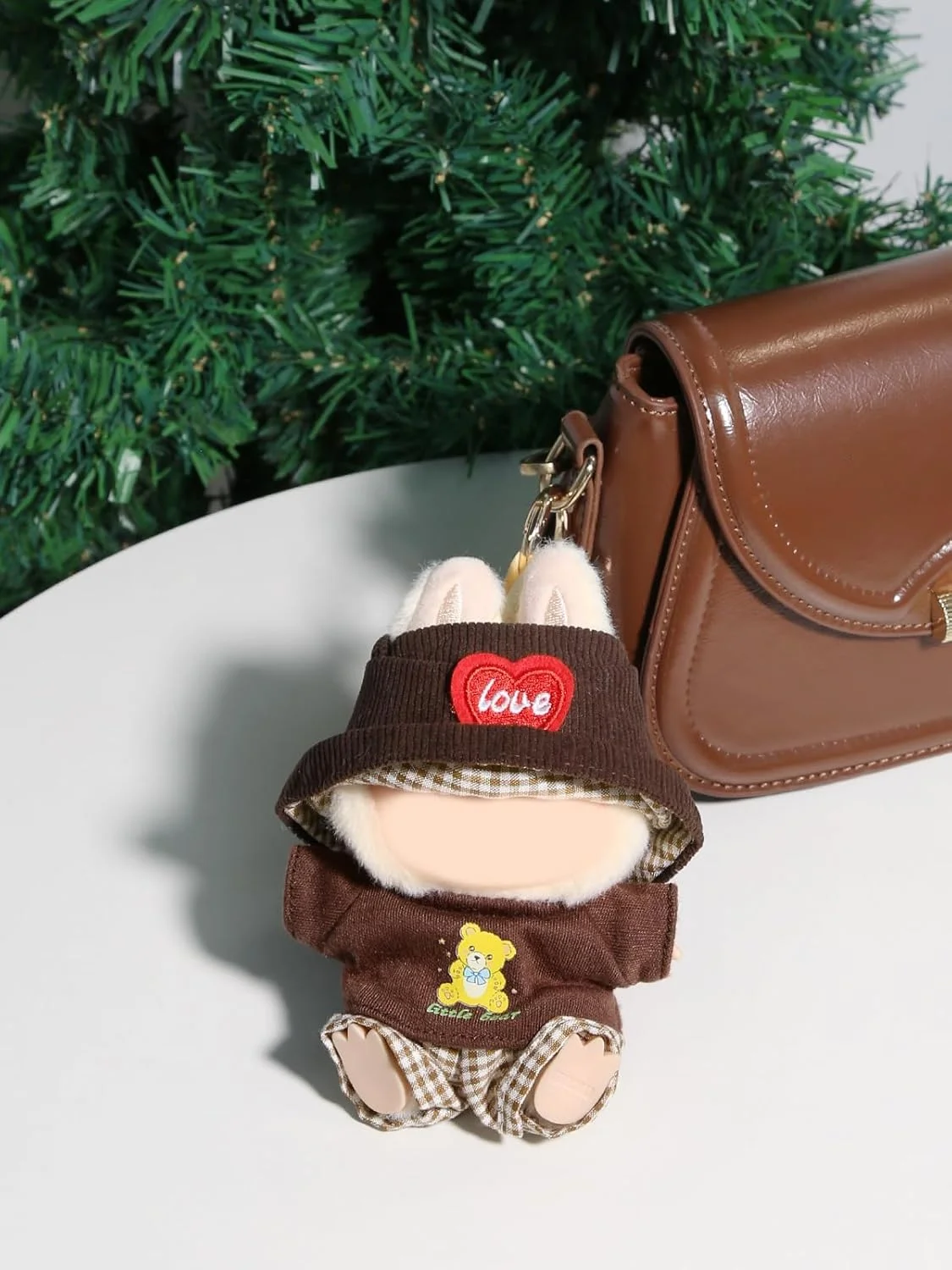 ست لباس 3 تکه برای عروسک های لابوبو 17 سانتی متری، شامل کلاه و سرهمی، لوازم جانبی زیبا برای عروسک خرس قهوه طراح، مناسب برای نمایش و ایفای نقش (عروسک شامل نمی شود)