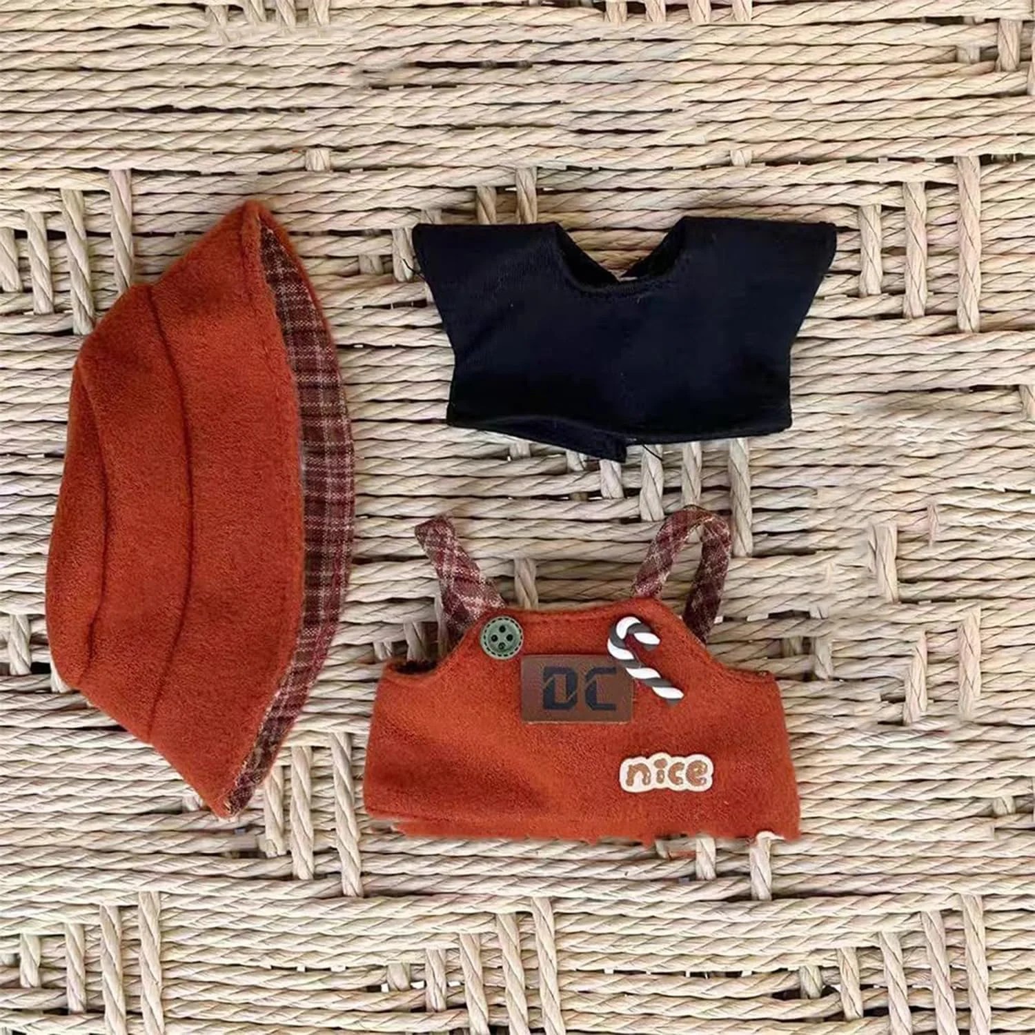 ست لباس و لوازم جانبی 3 تکه برای عروسک های لابوبو، شامل کلاه، لباس و لوازم جانبی، مناسب برای اکثر عروسک های 17 سانتی متری، عالی برای کلکسیونرها (عروسک شامل نمی شود)