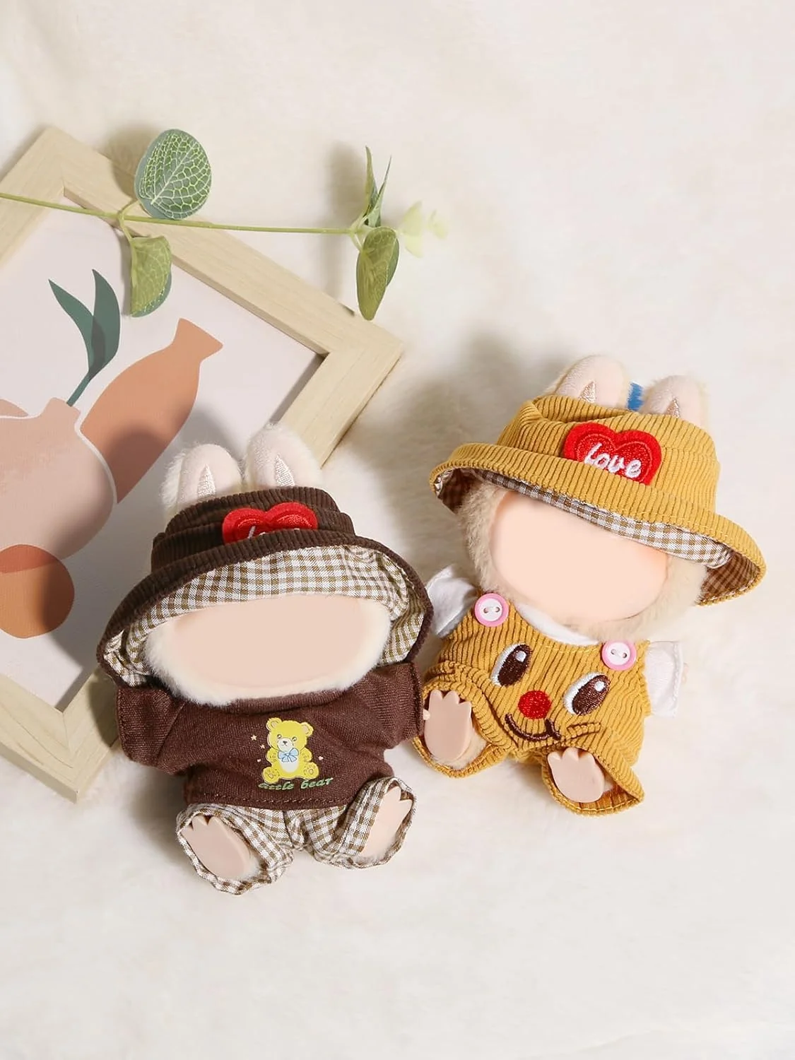ست لباس 3 تکه برای عروسک های لابوبو 17 سانتی متری، شامل کلاه و سرهمی، لوازم جانبی زیبا برای عروسک خرس قهوه طراح، مناسب برای نمایش و ایفای نقش (عروسک شامل نمی شود)