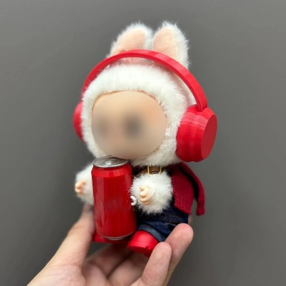 ست لباس فشن برای عروسک های لابوبو نسل 1/2/3، شامل هدست قرمز، سرهمی جین با شلوار رنگ روشن، عینک قرمز و چکمه های بارانی قرمز، لباس شیک برای کلکسیونرهای عروسک (بدون عروسک)