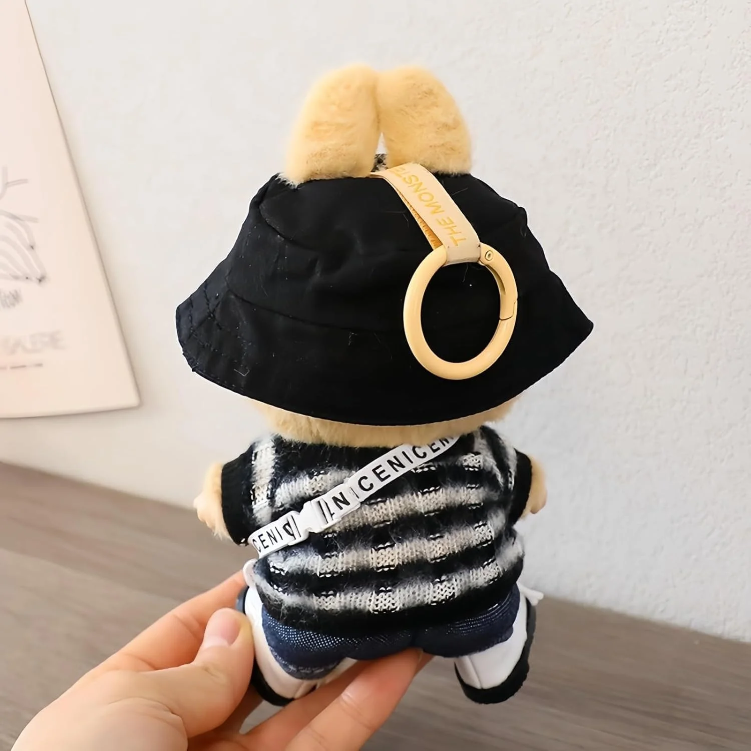 ست لباس 5 تکه شامل لباس های شیک و فانتزی مناسب برای عروسک های 15 و 17 سانتی متری، لباس های مد روز و کژوال، لوازم جانبی عروسک ست لباس 5 تکه شامل لباس های شیک و فانتزی مناسب برای عروسک های 15 و 17 سانتی متری، لباس های مد روز و کژوال، لوازم جانبی عروسک