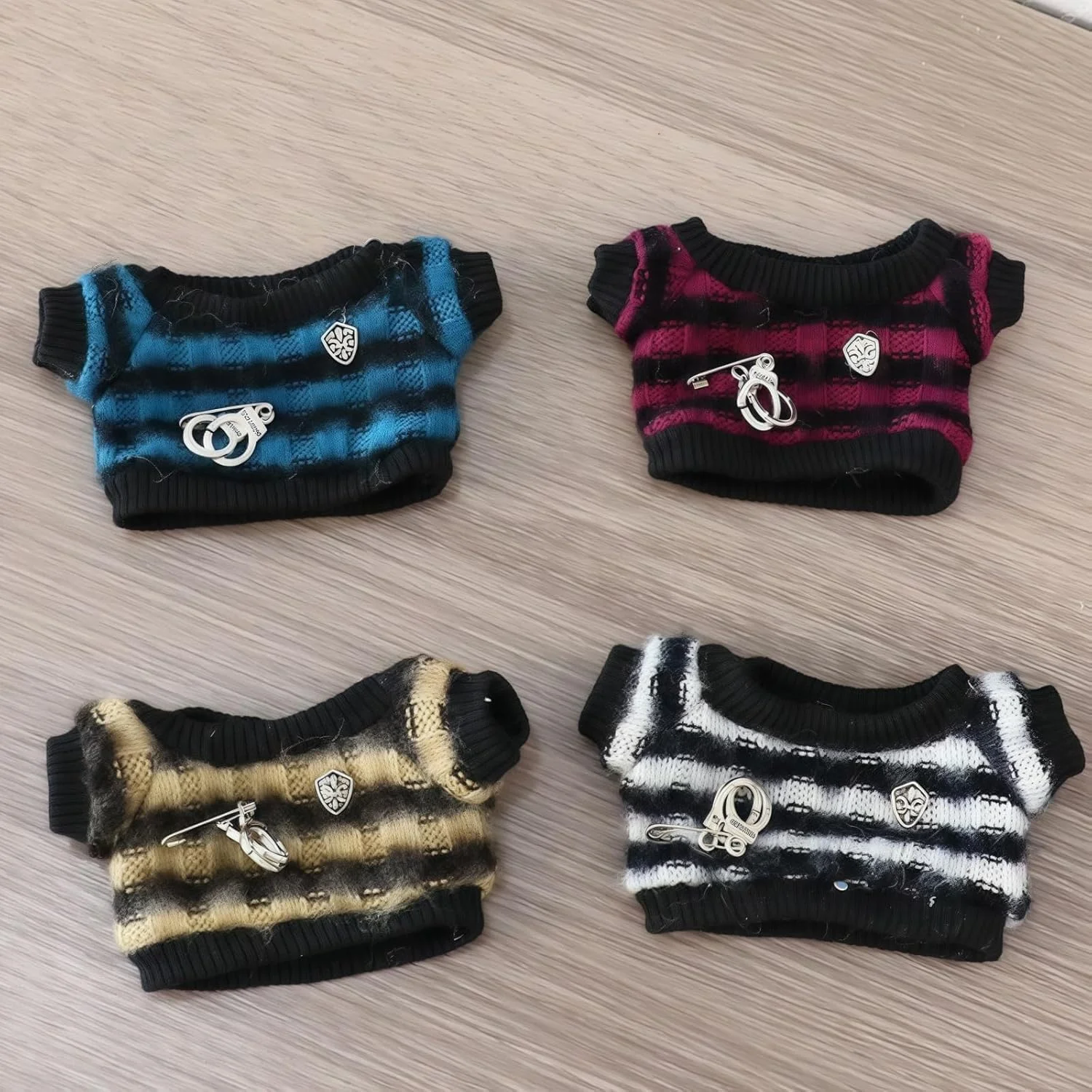 ست لباس 5 تکه شامل لباس های شیک و فانتزی مناسب برای عروسک های 15 و 17 سانتی متری، لباس های مد روز و کژوال، لوازم جانبی عروسک ست لباس 5 تکه شامل لباس های شیک و فانتزی مناسب برای عروسک های 15 و 17 سانتی متری، لباس های مد روز و کژوال، لوازم جانبی عروسک