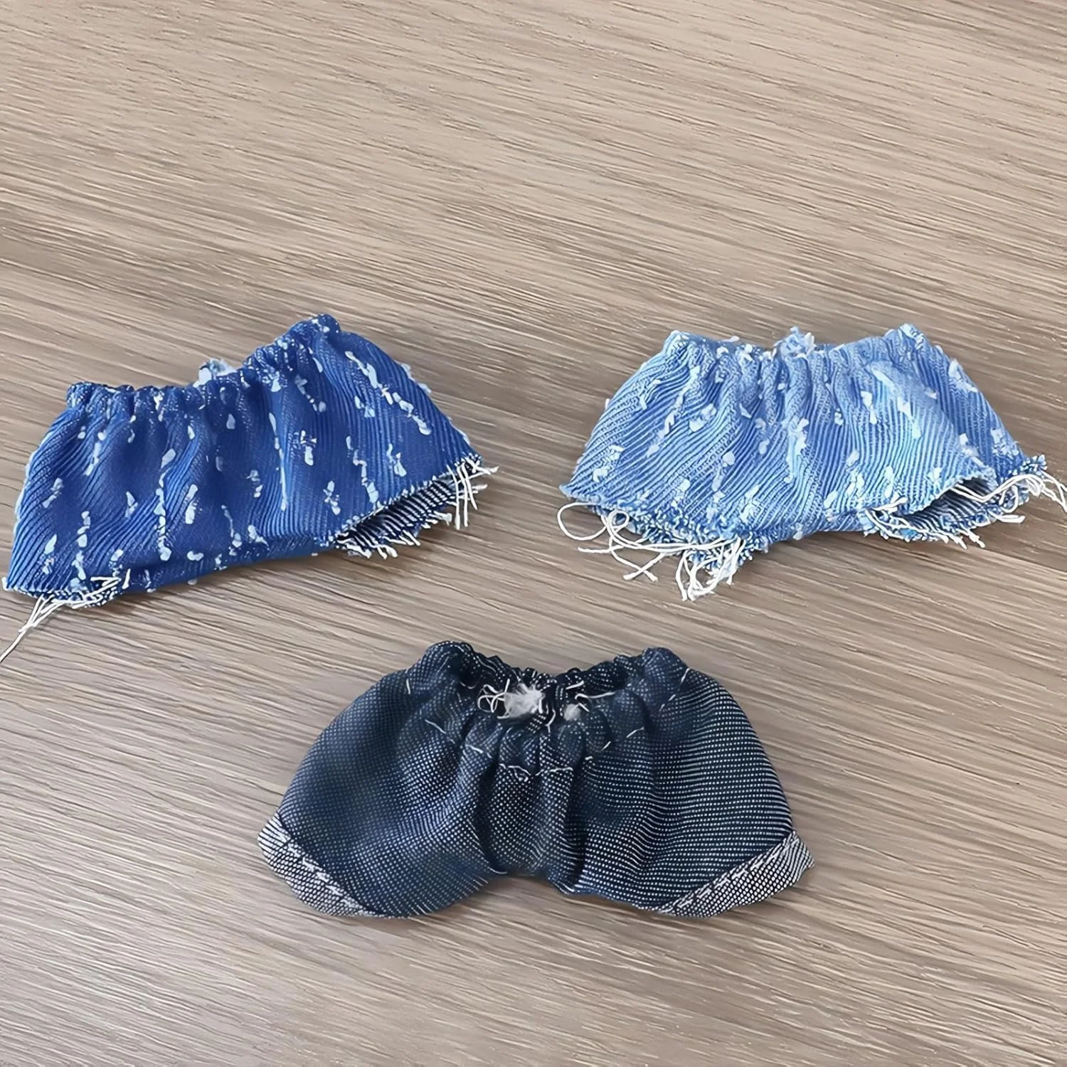 ست لباس 5 تکه شامل لباس های شیک و فانتزی مناسب برای عروسک های 15 و 17 سانتی متری، لباس های مد روز و کژوال، لوازم جانبی عروسک ست لباس 5 تکه شامل لباس های شیک و فانتزی مناسب برای عروسک های 15 و 17 سانتی متری، لباس های مد روز و کژوال، لوازم جانبی عروسک