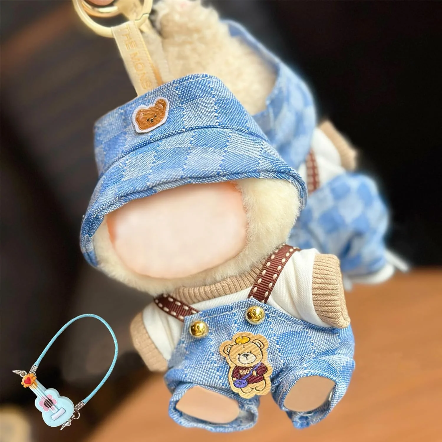 ست لباس عروسک 5 تکه برای عروسک های پولیشی 17 سانتی متری، شامل یک تاپ سفید، یک شلوار آبی و یک کلاه، یک جفت کفش و یک گیتار آبی (عروسک شامل نمی شود) ست لباس عروسک 5 تکه برای عروسک های پولیشی 17 سانتی متری، شامل یک تاپ سفید، یک شلوار آبی و یک کلاه، یک جفت کفش و یک گیتار آبی (عروسک شامل نمی شود)