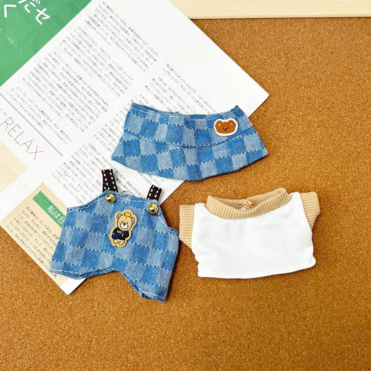 ست لباس عروسک 5 تکه برای عروسک های پولیشی 17 سانتی متری، شامل یک تاپ سفید، یک شلوار آبی و یک کلاه، یک جفت کفش و یک گیتار آبی (عروسک شامل نمی شود) ست لباس عروسک 5 تکه برای عروسک های پولیشی 17 سانتی متری، شامل یک تاپ سفید، یک شلوار آبی و یک کلاه، یک جفت کفش و یک گیتار آبی (عروسک شامل نمی شود)