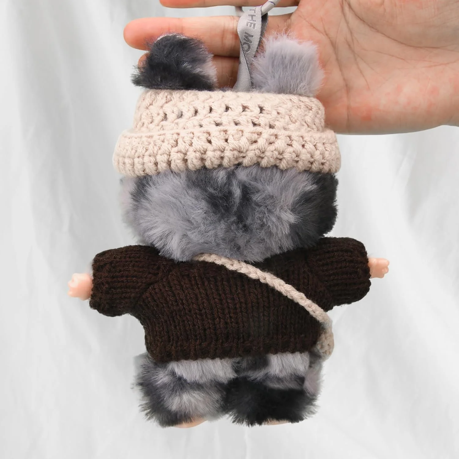 ست لباس عروسک بافتنی دست ساز برای عروسک های 15-17 سانتی متری، ست لباس عروسک 3 تکه ممتاز، لوازم جانبی عروسک شامل لباس، کلاه و کوله پشتی، لباس پوشیدن زیبا با سبک منحصر به فرد