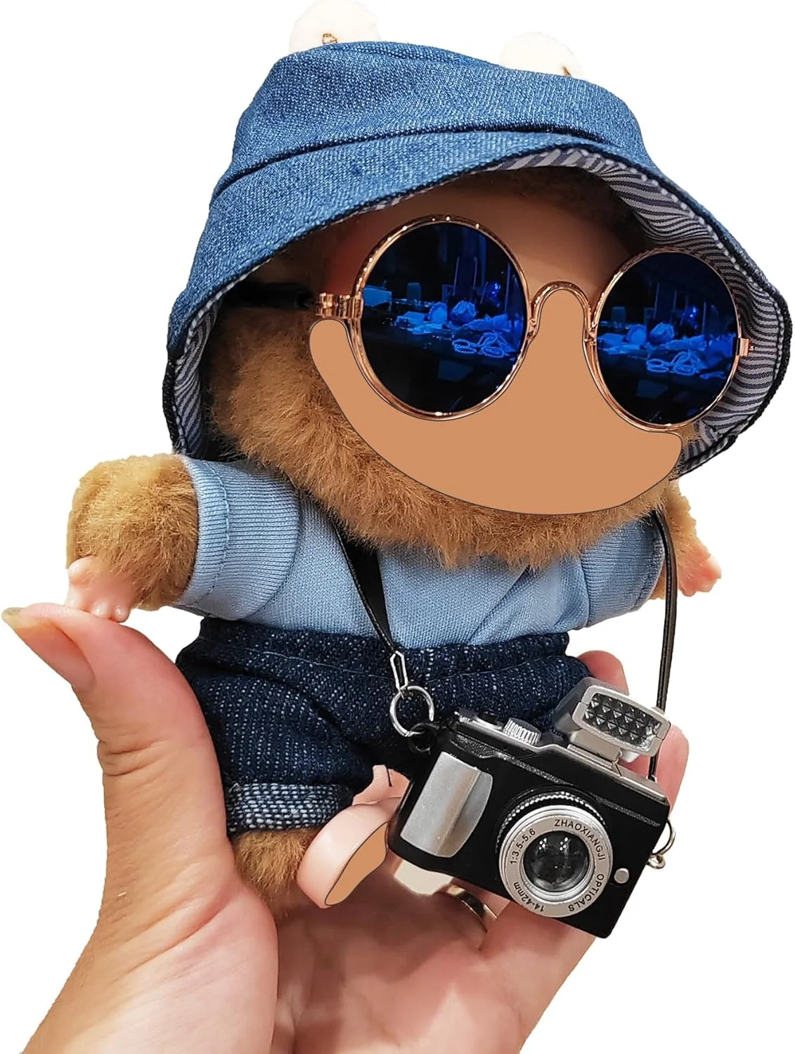 ست لباس مسافرتی غیررسمی آبی رنگ طراحی شده 6 تکه برای عروسک های 15 تا 17 سانتی متری، شامل تی شرت، شلوار جین، کلاه، عینک آفتابی، کفش و دوربین مینیاتوری واقعی - ست لباس شیک