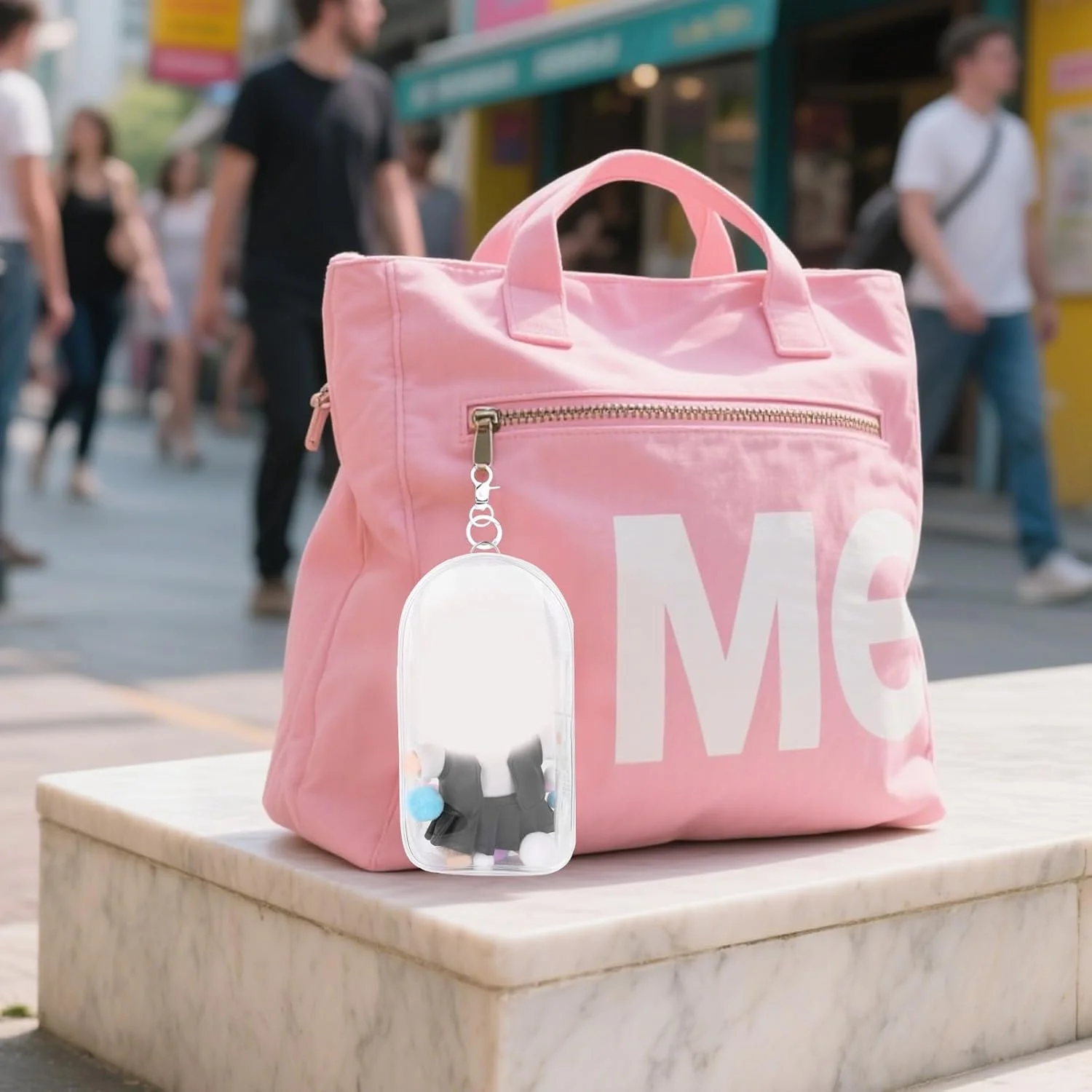 کیف نمایشگر شفاف فیگور Tinoaly با ست لباس عروسک 6.7 اینچی (تی شرت، دامن، جلیقه، گردنبند)، جاکلیدی لوازم جانبی برای نگهداری و نمایش لباس، جعبه محافظ لباس (عروسک شامل نمی شود)