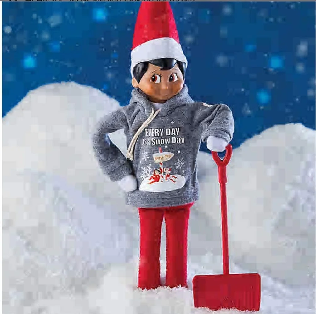 لباس و بیلچه برف بازی الف روی طاقچه مدل Claus Couture Snow Day Shovel 'N' Play