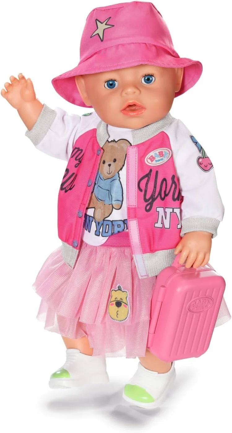 ست لباس مسافرتی لوکس بیبی بورن به همراه لباس عروسک، کلاه سطلی، کفش، ژاکت، پاسپورت و چمدان برای عروسک های 43 سانتی متری، مناسب برای کودکان 3 سال به بالا، 836316 زپف کریشن ست لباس مسافرتی لوکس بیبی بورن به همراه لباس عروسک، کلاه سطلی، کفش، ژاکت، پاسپورت و چمدان برای عروسک های 43 سانتی متری، مناسب برای کودکان 3 سال به بالا، 836316 زپف کریشن