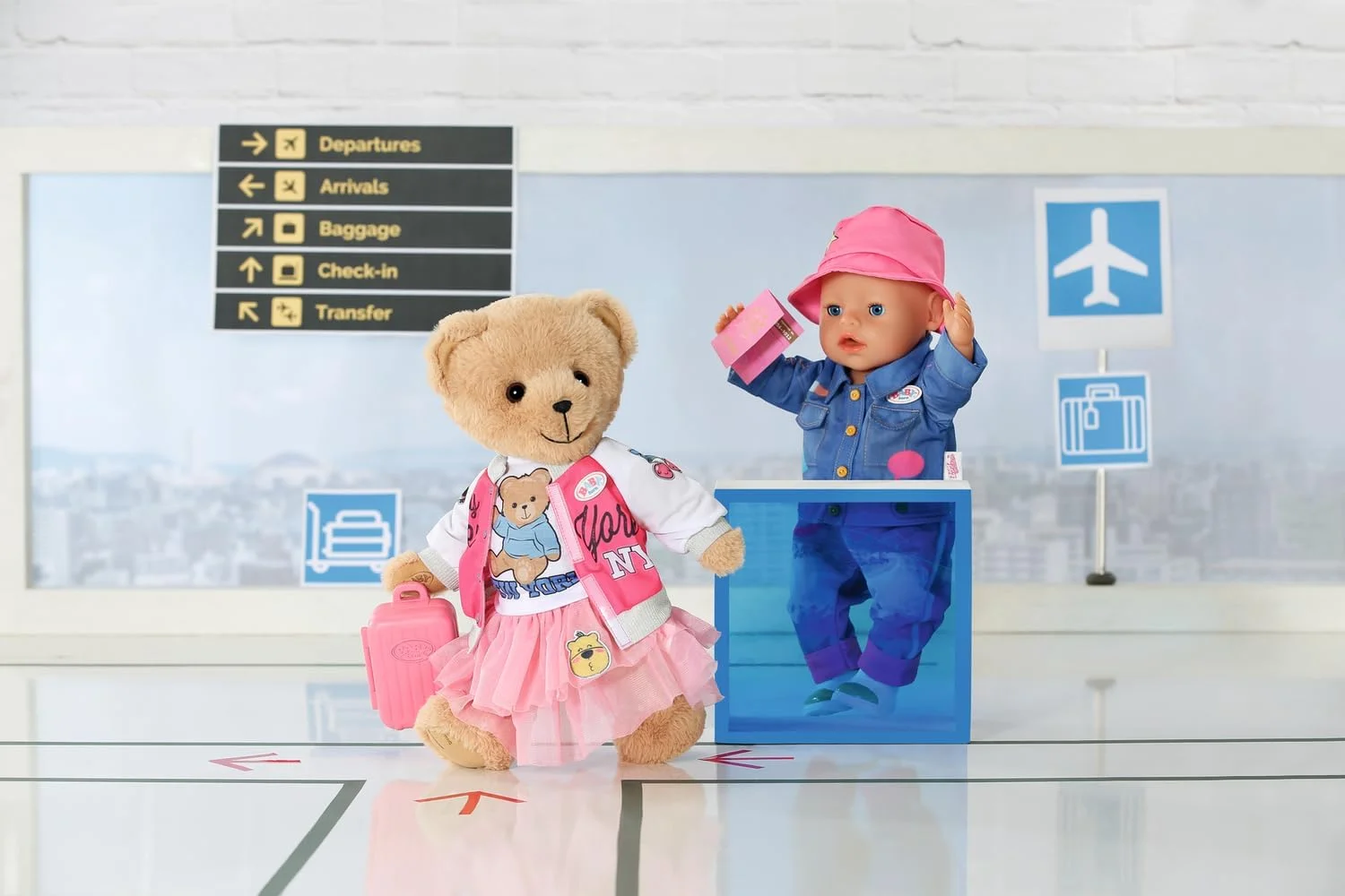 ست لباس مسافرتی لوکس بیبی بورن به همراه لباس عروسک، کلاه سطلی، کفش، ژاکت، پاسپورت و چمدان برای عروسک های 43 سانتی متری، مناسب برای کودکان 3 سال به بالا، 836316 زپف کریشن ست لباس مسافرتی لوکس بیبی بورن به همراه لباس عروسک، کلاه سطلی، کفش، ژاکت، پاسپورت و چمدان برای عروسک های 43 سانتی متری، مناسب برای کودکان 3 سال به بالا، 836316 زپف کریشن