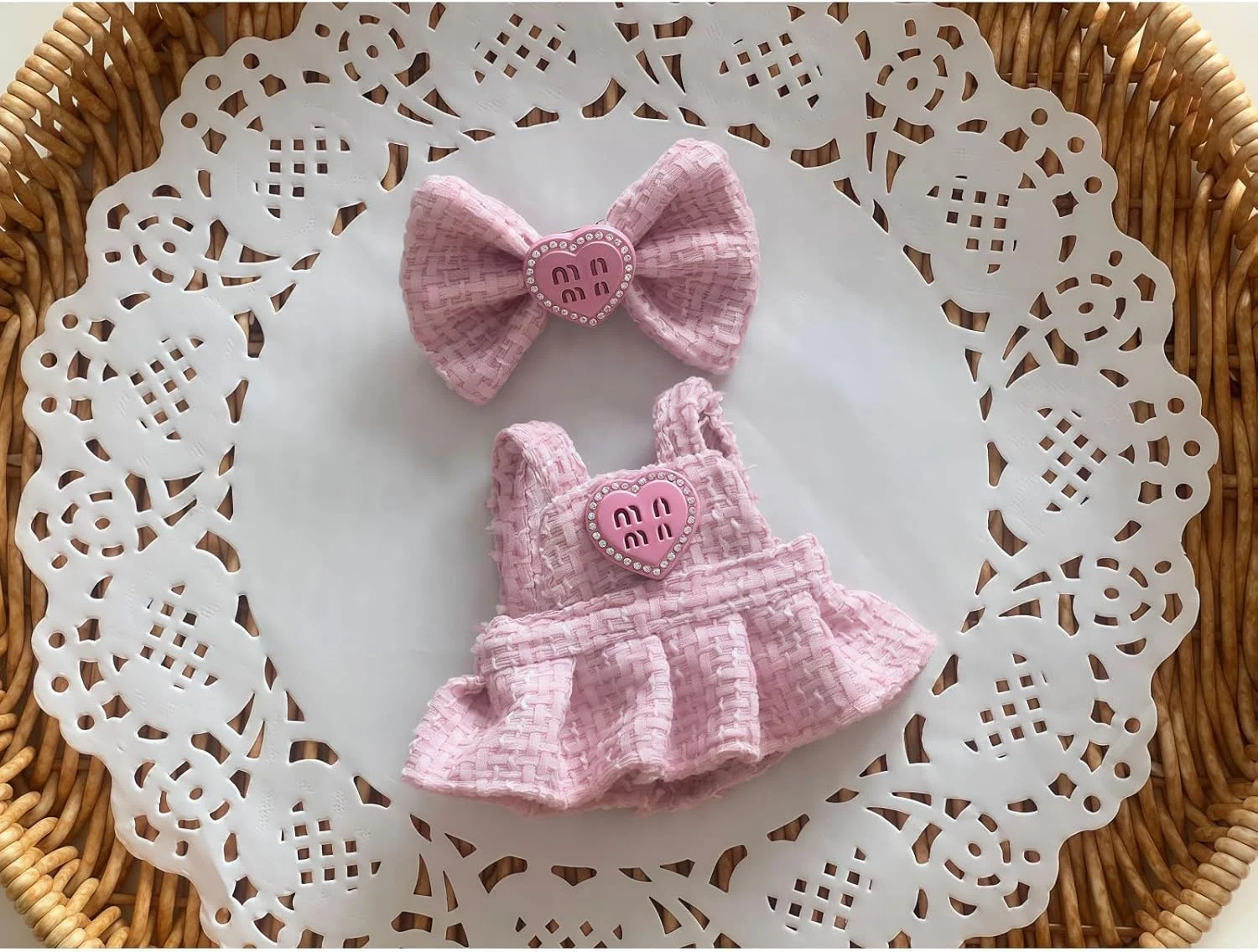 ست لباس عروسک 17 سانتی متری Xinbalove (بدون عروسک)، ست لباس 2 تکه برای عروسک 6.7 اینچی، کلاه شیک لوکس و لوازم جانبی لباس برای نسل 1/2/3 بازی و نمایش (صورتی B)