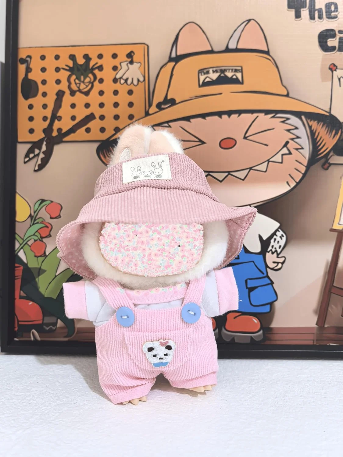 ست لباس عروسک 17 سانتی متری - شلوار پیشبندی خرسی، کلاه، ست 3 تکه، (بدون عروسک) لباس های زیبا برای لباس پوشیدن با استایل منحصر به فرد (صورتی)