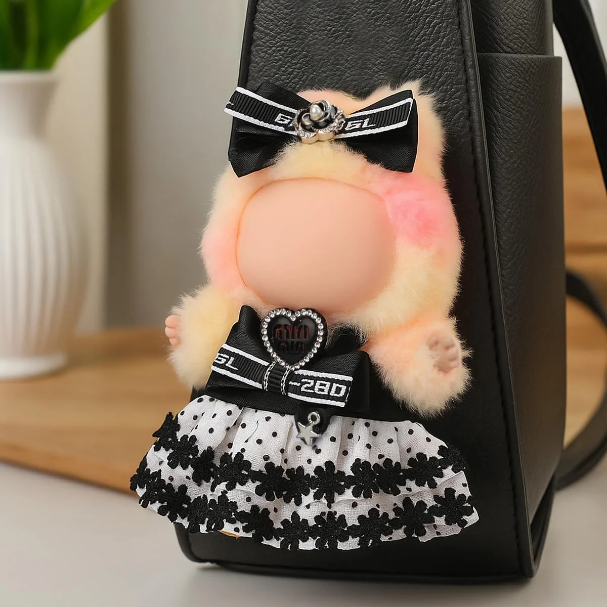 لباس پروکسیما دایرکت برای لابوبو شامل دامن، لباس، لوازم جانبی، سربند، دامن ساسپندر و گردنبند (بدون عروسک)