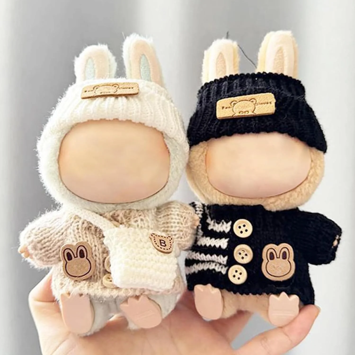 لباس عروسک، ست لباس بافتنی قلاب بافی دست ساز 3 تکه برای عروسک 17 سانتی متری، لباس عروسک ممتاز با ژاکت، کیف دوشی و کلاه (عروسک ها شامل نمی شوند) لباس عروسک، ست لباس بافتنی قلاب بافی دست ساز 3 تکه برای عروسک 17 سانتی متری، لباس عروسک ممتاز با ژاکت، کیف دوشی و کلاه (عروسک ها شامل نمی شوند)