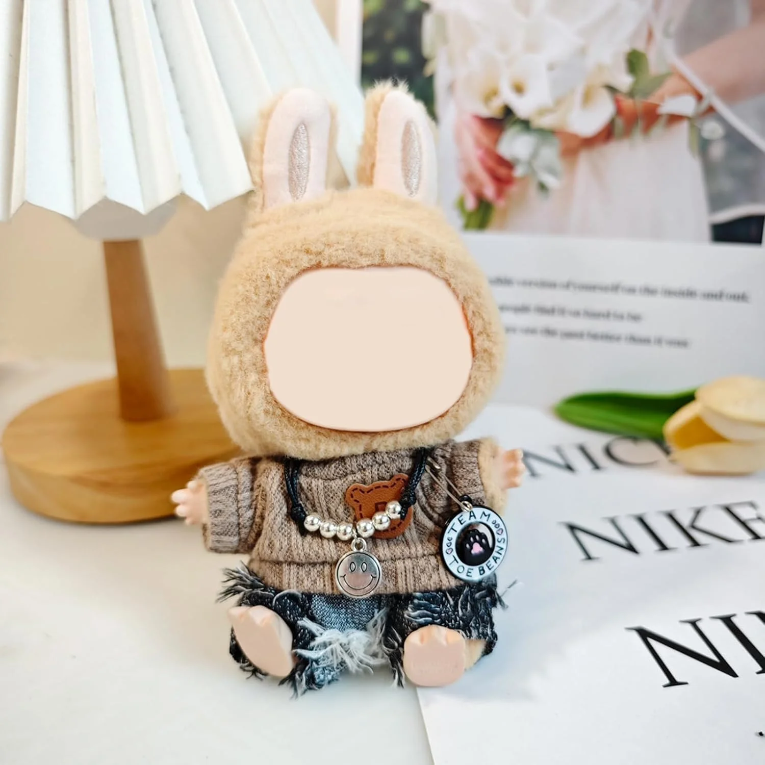 ست لباس عروسک 17 سانتیمتری مناسب لابوبو، لباس عروسک، ست 3 تکه لباس عروسک، لباس ممتاز با لوازم جانبی شامل ژاکت، شلوار جین، گردنبند (عروسک شامل نمیشود) ست لباس عروسک 17 سانتیمتری مناسب لابوبو، لباس عروسک، ست 3 تکه لباس عروسک، لباس ممتاز با لوازم جانبی شامل ژاکت، شلوار جین، گردنبند (عروسک شامل نمیشود)