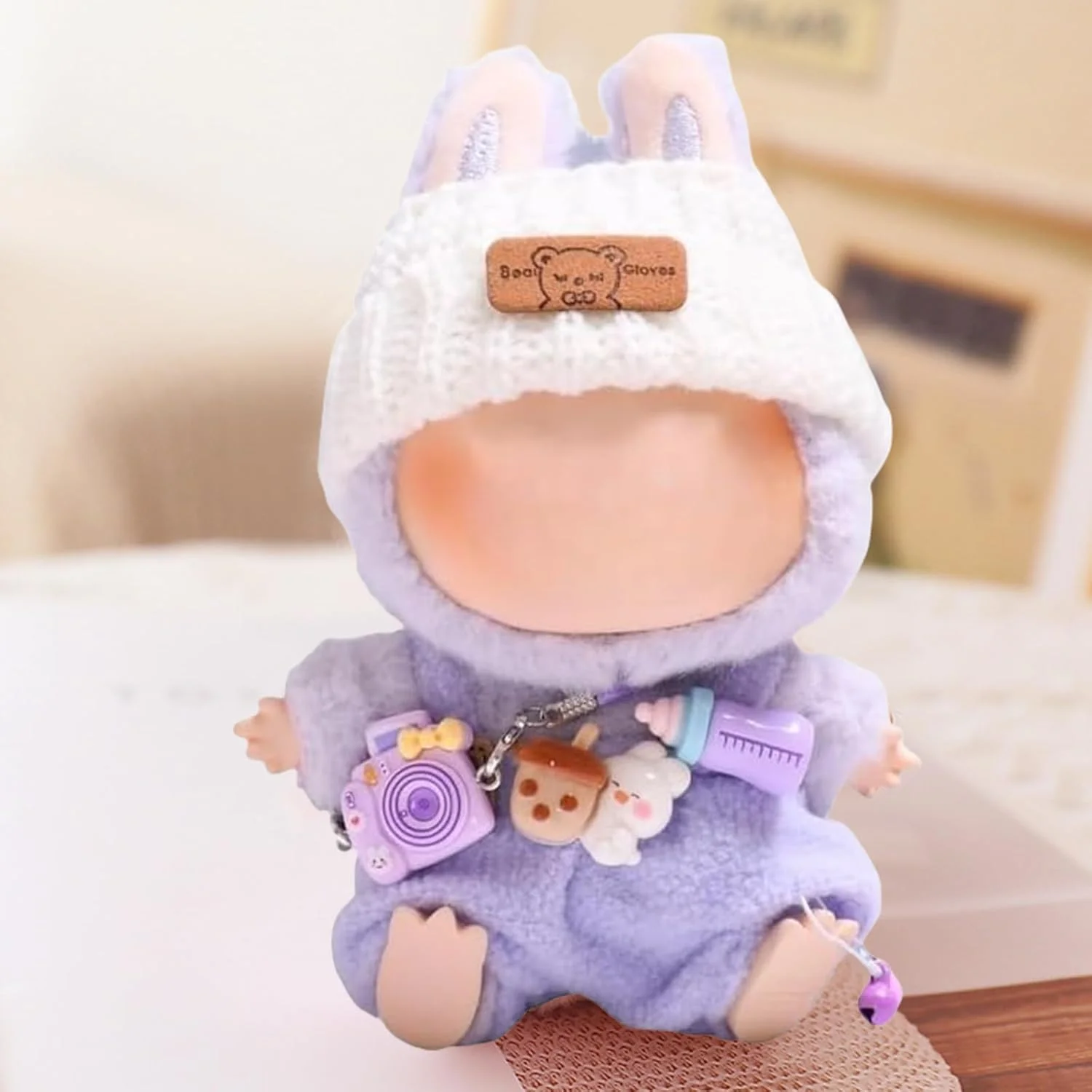 ست لباس عروسک 17 سانتی متری - لباس زمستانی بنفش با کلاه بافتنی، دوربین، آویز، شیشه شیر و لوازم جانبی شیرین (عروسک شامل نمی شود)