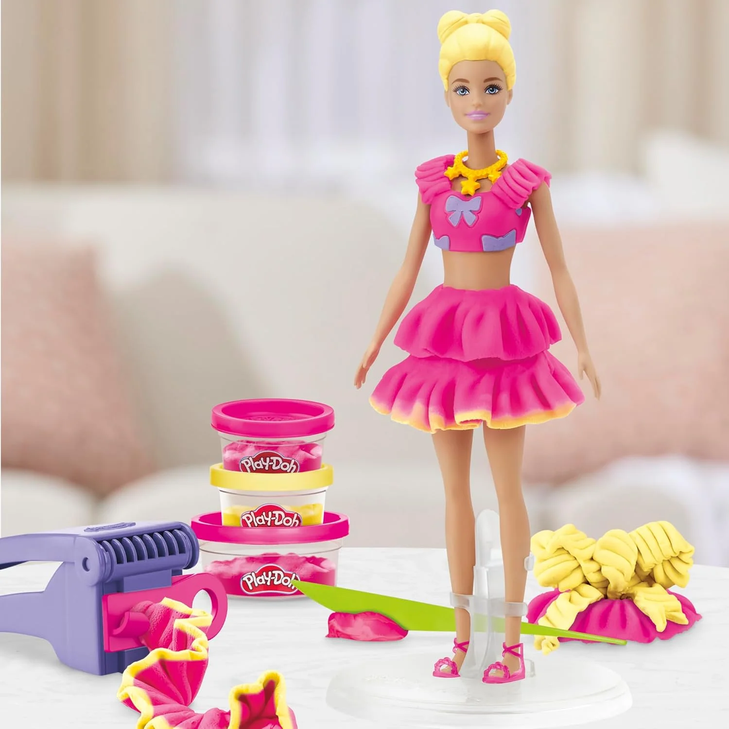 ست بازی خمیر بازی Play-Doh Barbie Ruffles and Bows، ساخت لباس عروسک با خمیر مدل سازی و 9 لوازم جانبی مد، هنر و صنایع دستی برای دختران و پسران 5+ ست بازی خمیر بازی Play-Doh Barbie Ruffles and Bows، ساخت لباس عروسک با خمیر مدل سازی و 9 لوازم جانبی مد، هنر و صنایع دستی برای دختران و پسران 5+