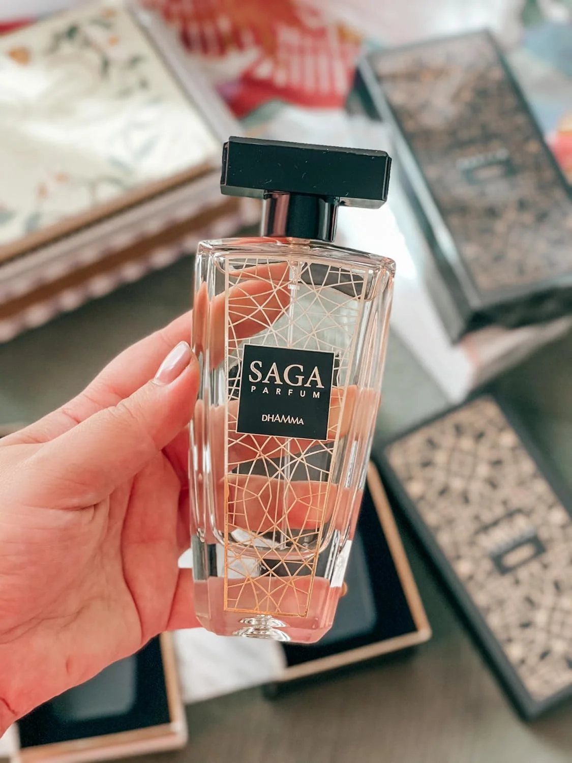 عطر زنانه AMD Perfumes Saga - هدیه کلاسیک برای زنان - رایحه های ماندگار زنانه با ترکیبی از نت های گل رز و مشک ادو پرفیوم EDP 100ml