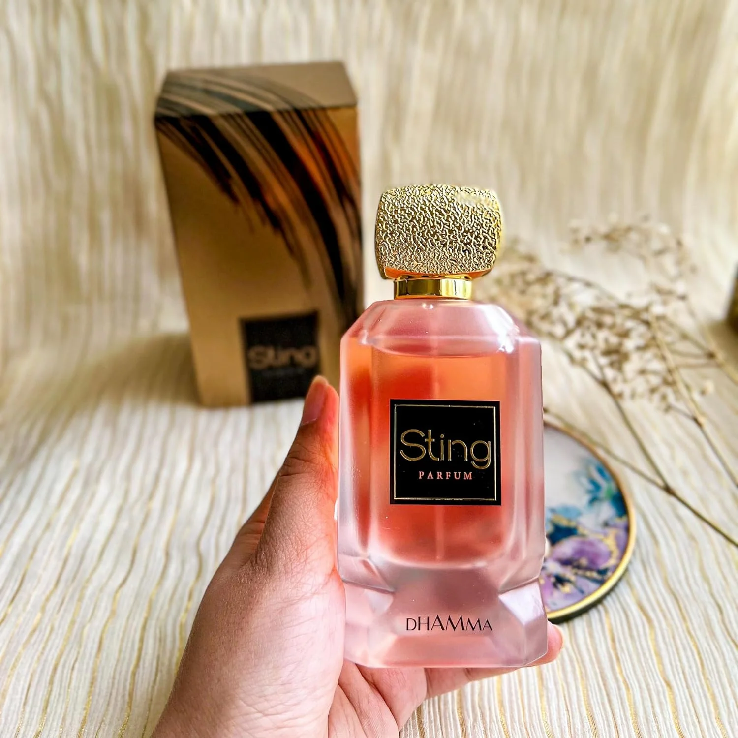 عطر زنانه استینگ AMD Perfumes - هدیه کلاسیک برای زنان - رایحه های ماندگار زنانه با ترکیبی از جوز هندی و عنبر ادو پرفیوم EDP 100ml