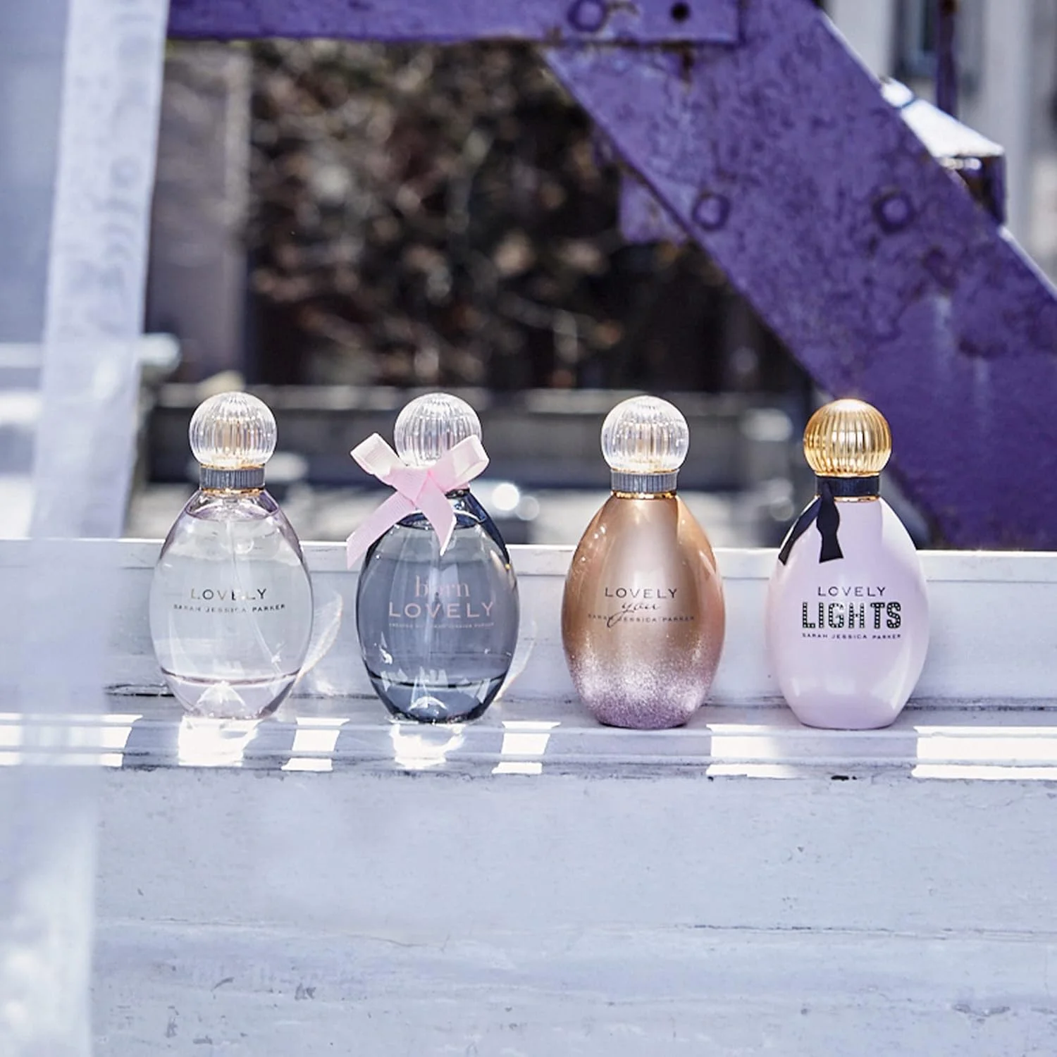 عطر ادکلن زنانه لاولی لایتس بای اس جی پی - رایحه ای جذاب و نشاط آور با الهام از شهر نیویورک - ترکیبی از نت های گلی، چوبی و مشک - پیچ امین الدوله، گاردنیا، عنبر و چوب صندل 30 میلی لیتر عطر ادکلن زنانه لاولی لایتس بای اس جی پی - رایحه ای جذاب و نشاط آور با الهام از شهر نیویورک - ترکیبی از نت های گلی، چوبی و مشک - پیچ امین الدوله، گاردنیا، عنبر و چوب صندل 30 میلی لیتر