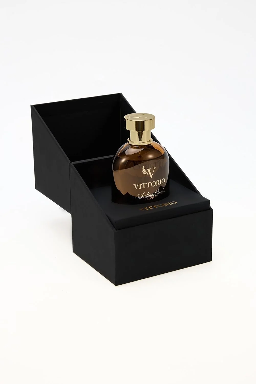 عطر ادکلن ویكتوريو سلطان عود унисекс، رایحه عود تند و عمیق الهام گرفته از لوکس عربی، عطر ماندگار برای حضور قوی و لباس شب، 100 میلی لیتر