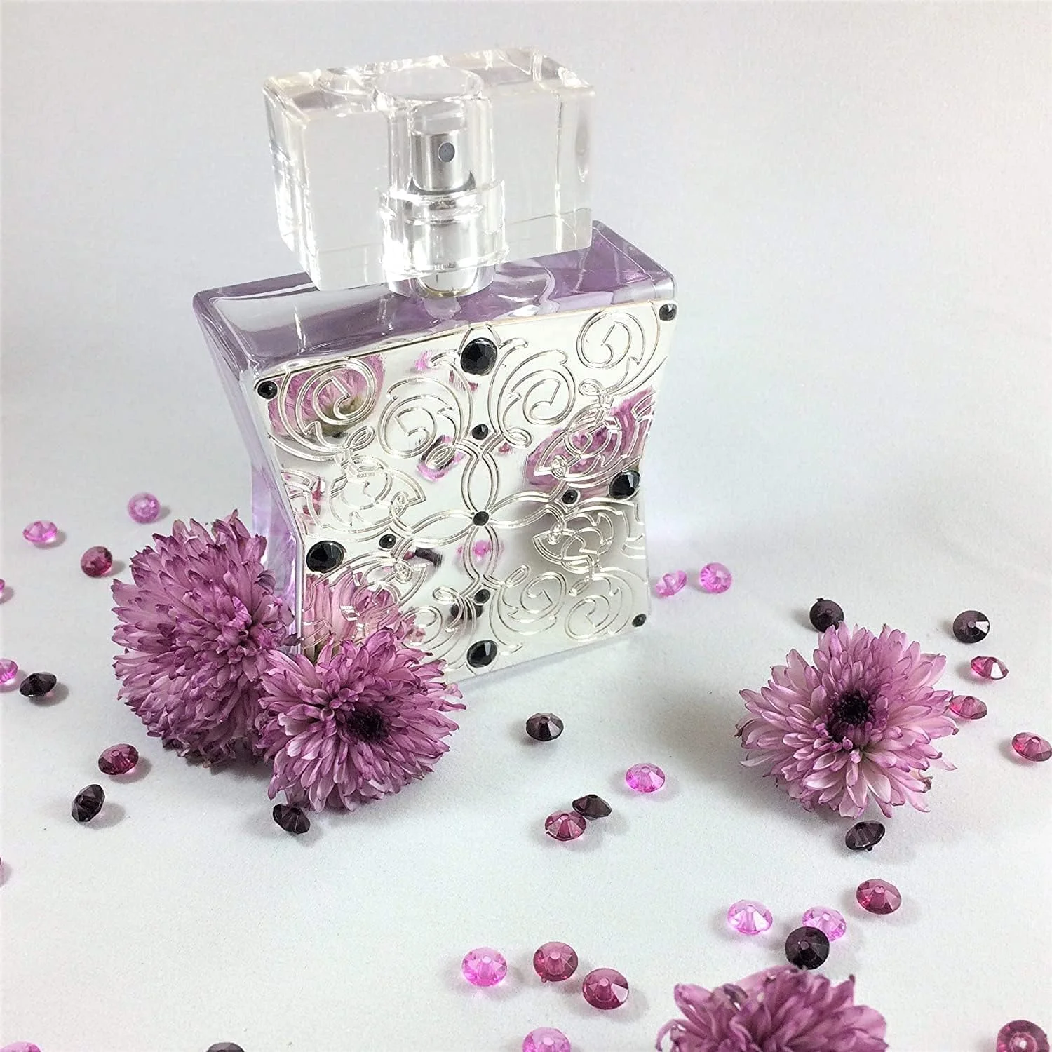ادو پرفیوم زنانه Tru Fragrance Beauty Lace Noir از Western، عطرهای زنانه - عطر میوه ای و گلی با رایحه های توت های وحشی، یاس، گاردنیا و مرکبات - 50 میلی لیتر ادو پرفیوم زنانه Tru Fragrance Beauty Lace Noir از Western، عطرهای زنانه - عطر میوه ای و گلی با رایحه های توت های وحشی، یاس، گاردنیا و مرکبات - 50 میلی لیتر