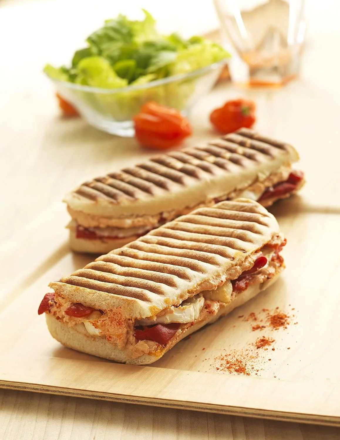 دستگاه چندکاره تفال مدل Snack Collection SW854D به همراه 4 صفحه نچسب، قابل شستشو در ماشین ظرفشویی، مناسب برای پانینی، وافل، ساندویچ، شیرینی، 700 وات، مشکی/استیل