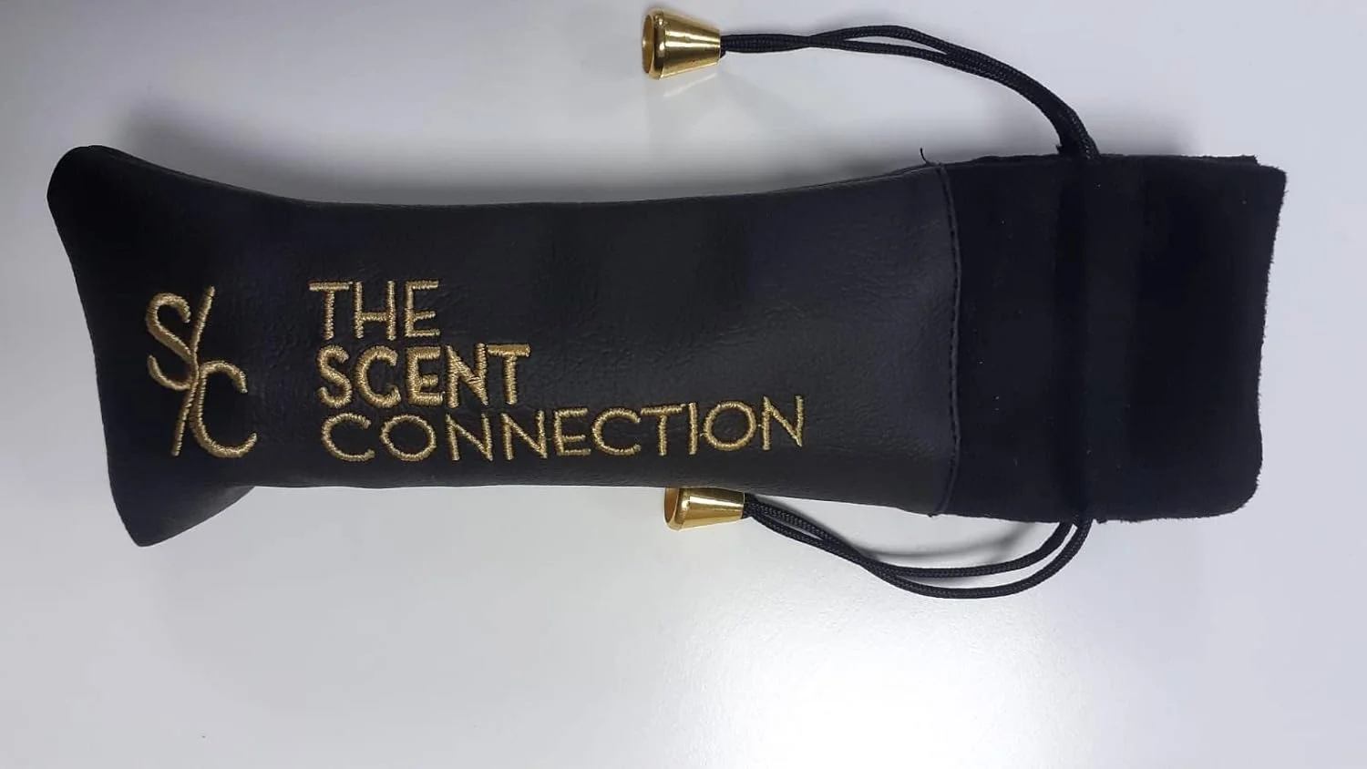 عطر د سنت کانکشن S/C EAU DE PARFUME، عطر زنانه، عطر مردانه، ماندگاری طولانی. عطر د سنت کانکشن S/C EAU DE PARFUME، عطر زنانه، عطر مردانه، ماندگاری طولانی.