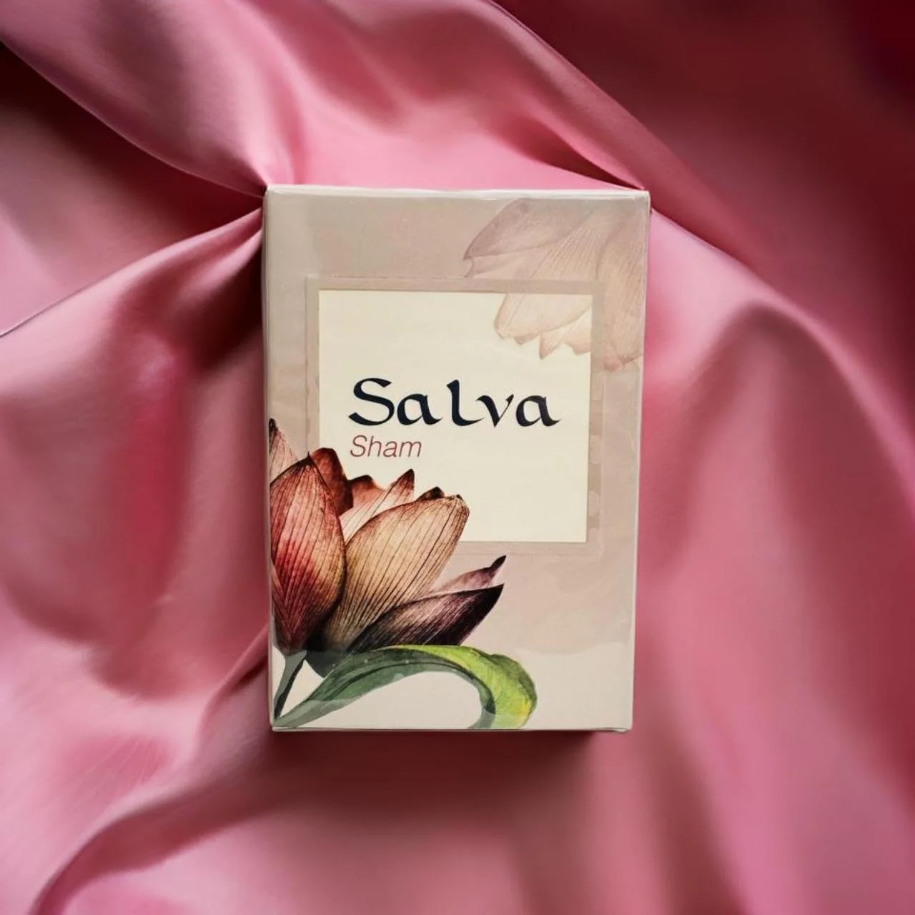 عطر سلوا شام 50 میلی لیتر - ترکیبی نفیس از چوب صندل، جوز هندی، مشک، اسطوخودوس، ترنج، نارنگی، وتیور و قهوه. ترکیبی فریبنده از تمایز و رمز و راز. عطر سلوا شام 50 میلی لیتر - ترکیبی نفیس از چوب صندل، جوز هندی، مشک، اسطوخودوس، ترنج، نارنگی، وتیور و قهوه. ترکیبی فریبنده از تمایز و رمز و راز.