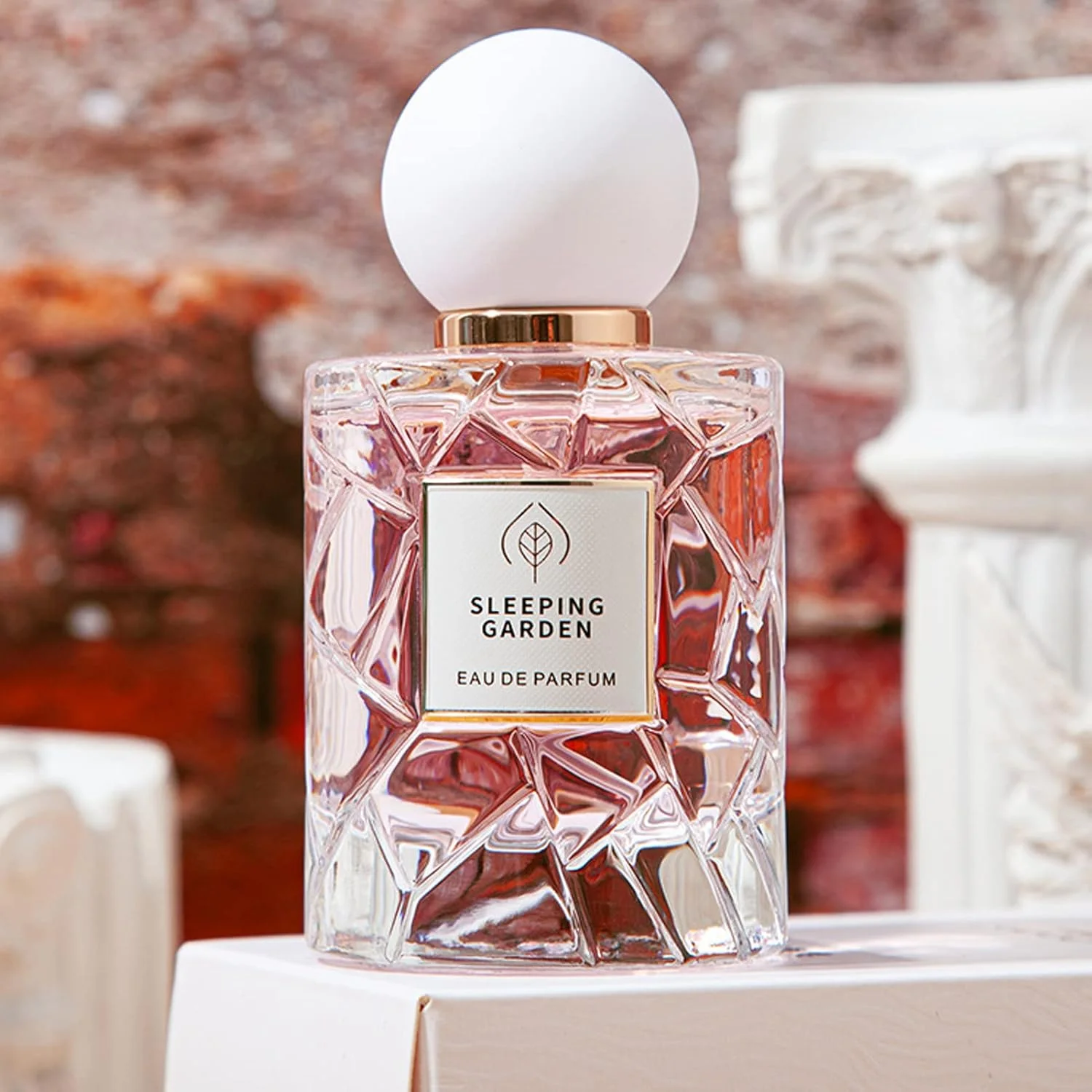 عطر زنانه، رایحه مرکباتی چوبی گلی، عطر با طراوت با ماندگاری طولانی، عطر زنانه با طراوت، عطر اسپری، ادو تویلت، هدیه، عطر ملایم