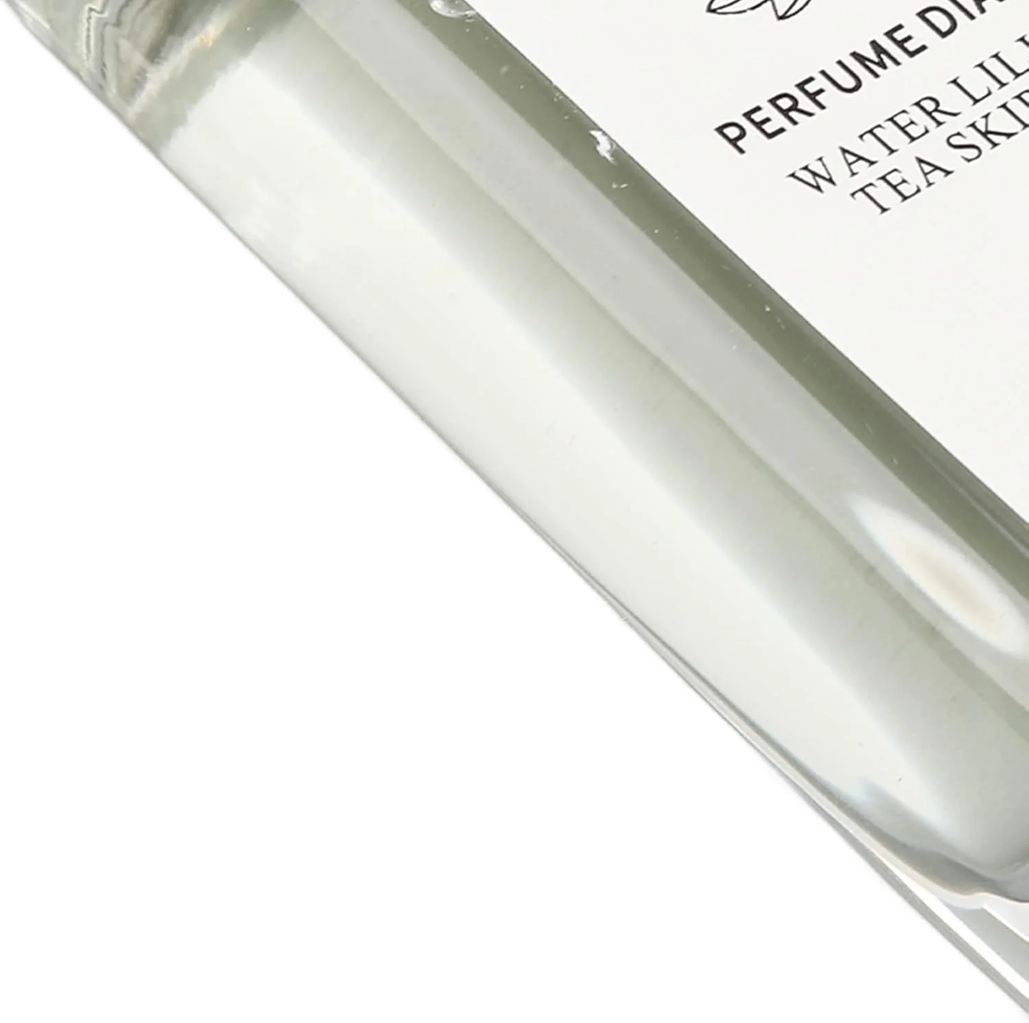 عطر زنانه، اسپری عطر زنانه، عطر زنانه با رایحه گلی، عطر نیلوفر آبی، با طراوت، غبار ریز، نفیس و ظریف