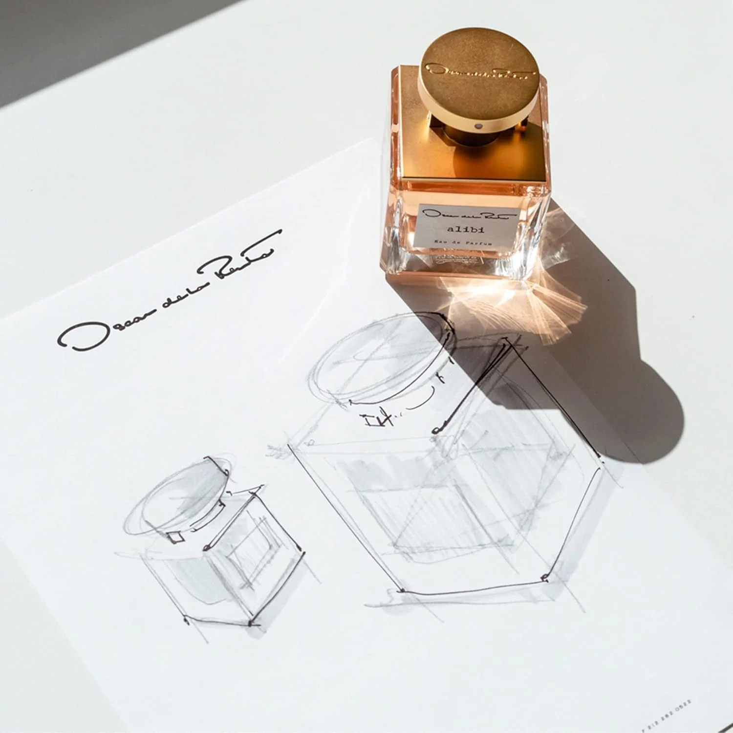 اسپری عطر زنانه ادو پرفیوم اسکار د لا رنتا Alibi